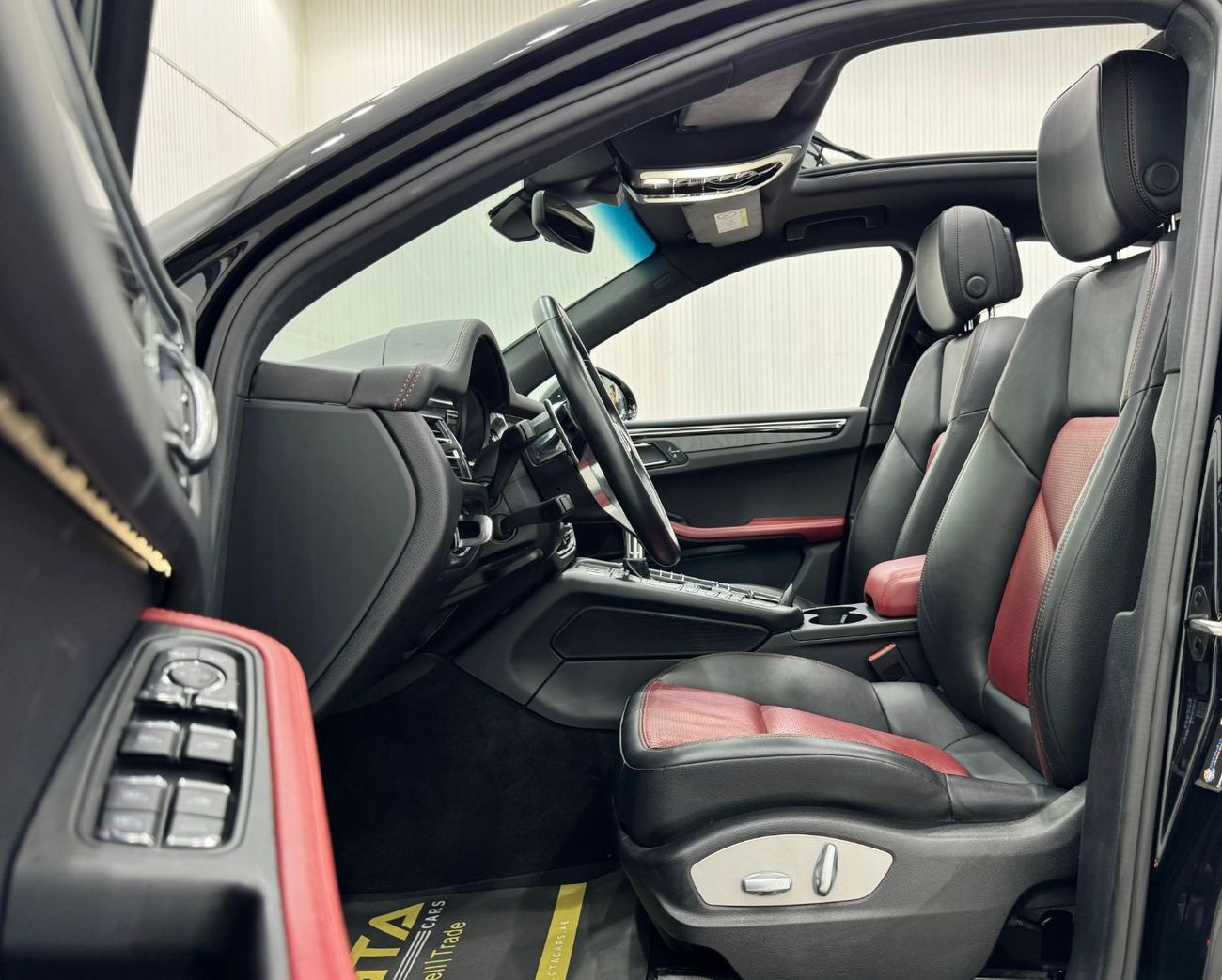 بورش ماكان Std 2.0L (252 HP) 2019 Porsche Macan, One Year Warranty, Service History, GCC