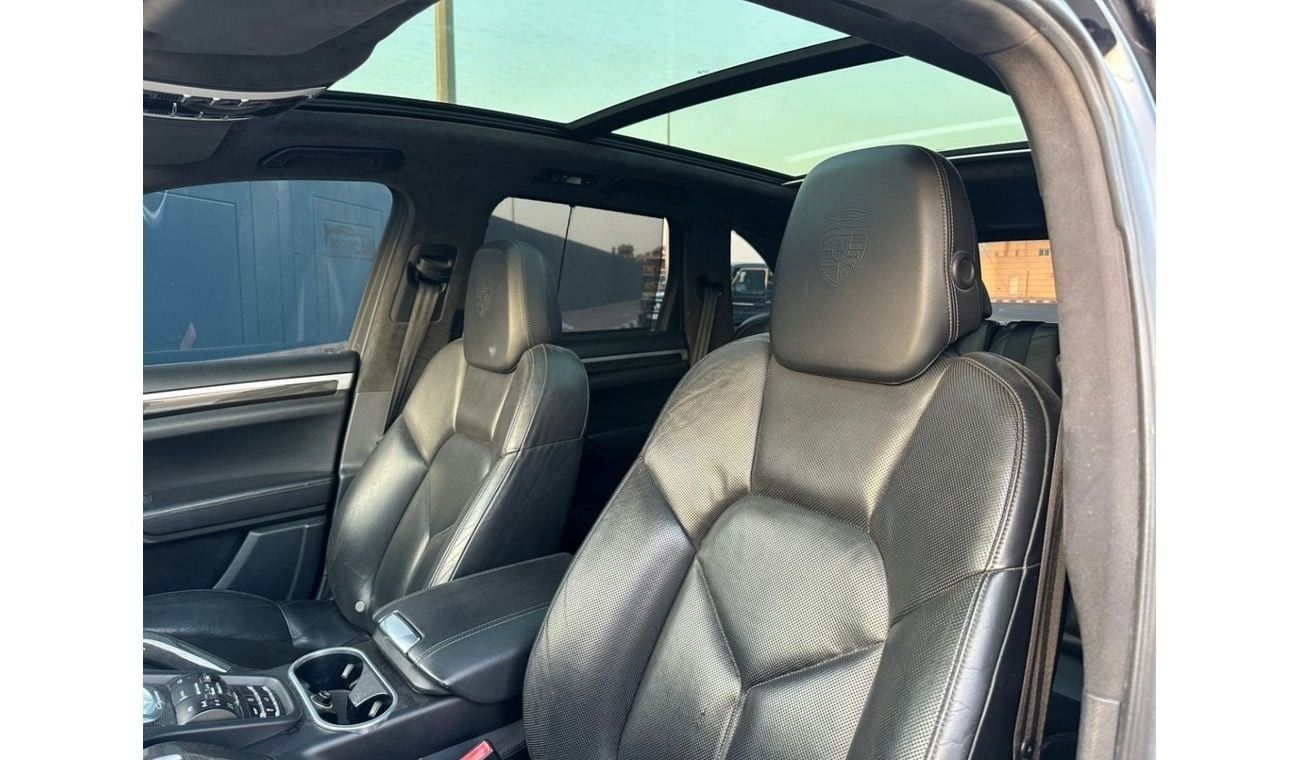 Porsche Cayenne Turbo 4.8L (500 HP) Turbo 4.8L V8 (500 HP) | 2011 | GCC Specs | First Owner | Low Mileage | Perfect