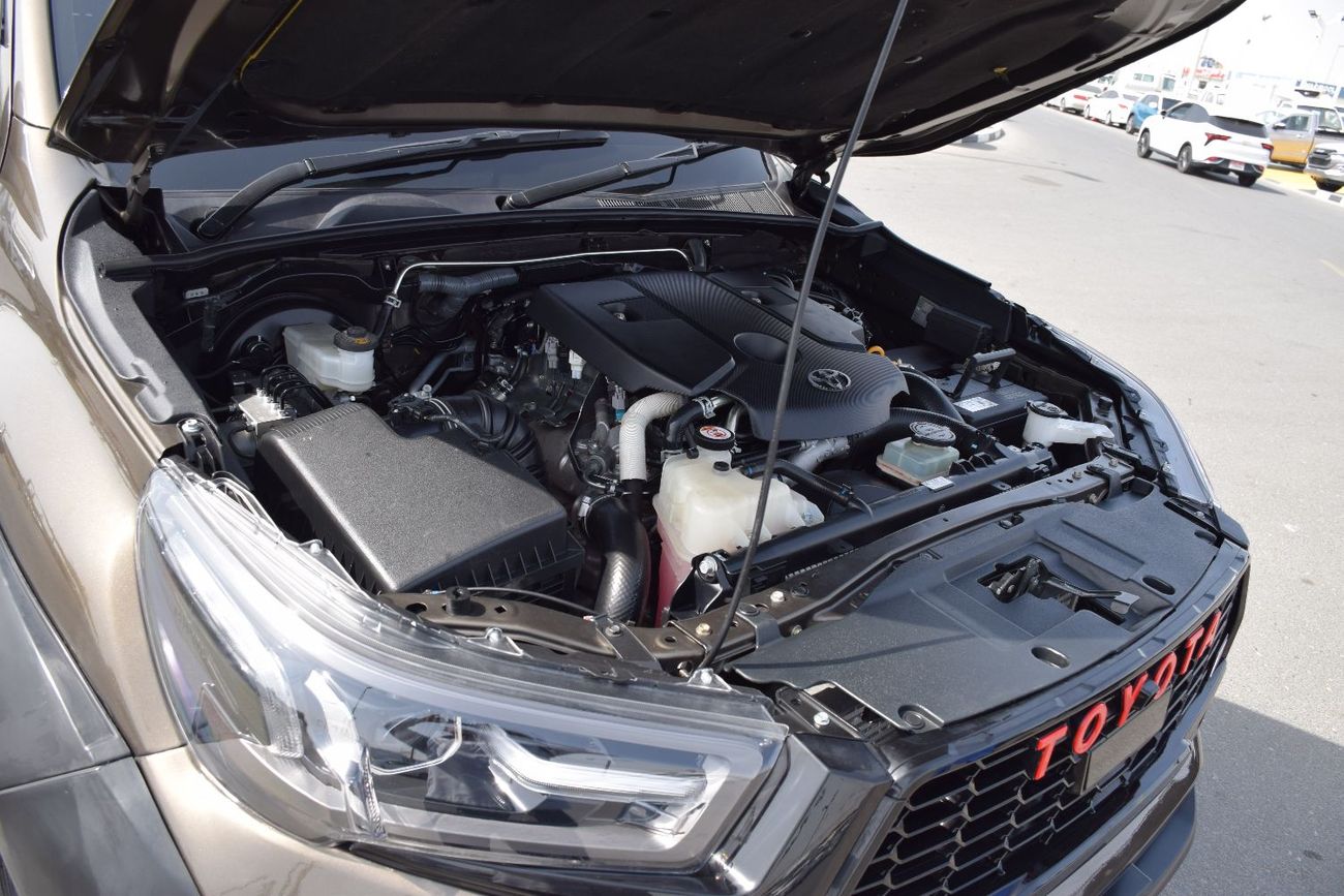 تويوتا هيلوكس 4X4 Diesel 2.8L RHD (Export Only)