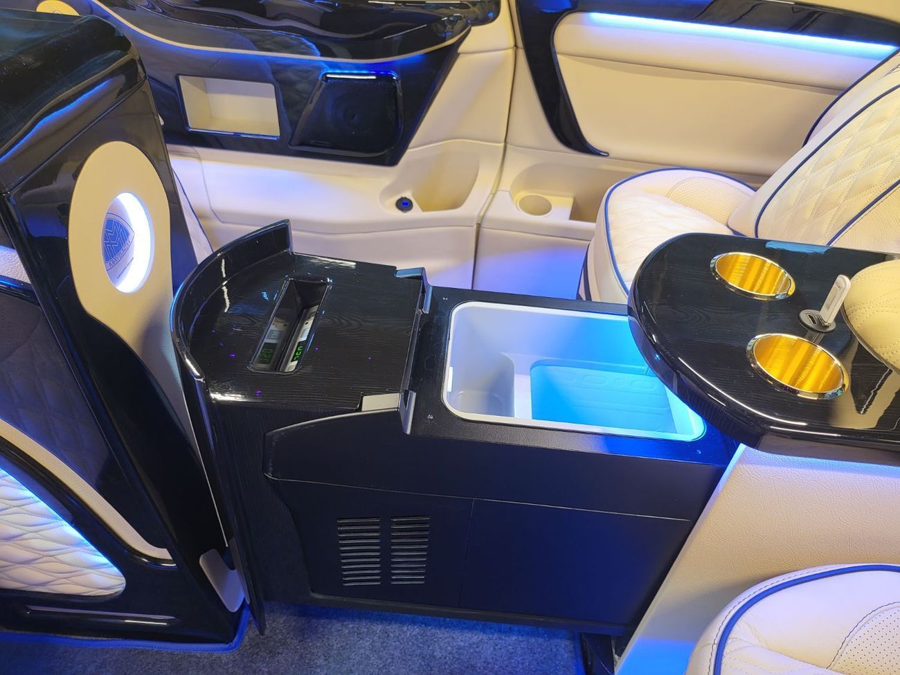 Mercedes-Benz V 300 “LUMA” – 1 Of 5 CONCEPT - Handcrafted by ROYAL CUSTOMS in Dubai (Since 2009)