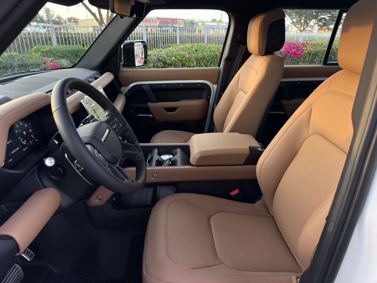 لاند روفر ديفندر **2026**GCC SPEC P525 UNDER WARRANTY AND SERVICE