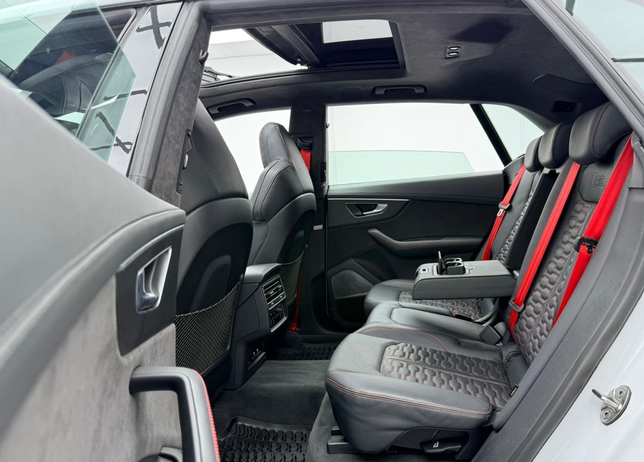 Audi RSQ8 STD 2020 Audi RSQ8 4.0TFSI Quattro, Warranty, Carbon Fiber Package, Excellent Condition, GCC