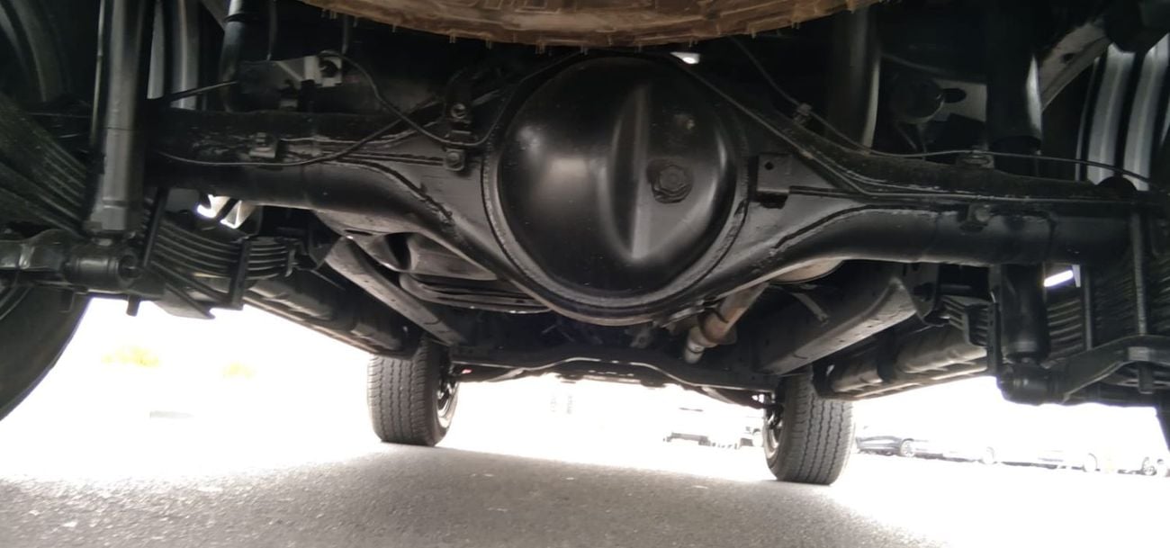 Toyota Hilux Smart cab SR5 2.8CC diesel manual