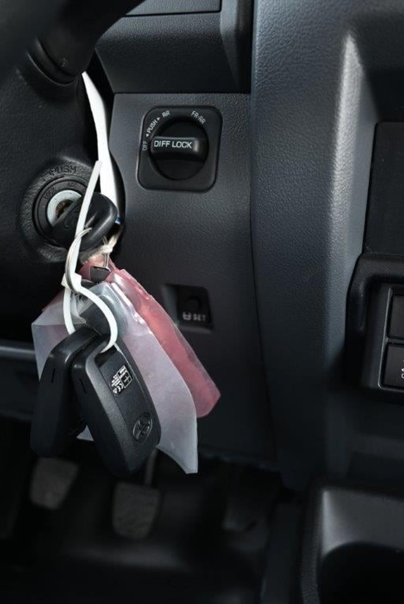 Toyota Land Cruiser Pick Up Double Cab V8 4.5L Diesel 4WD MT