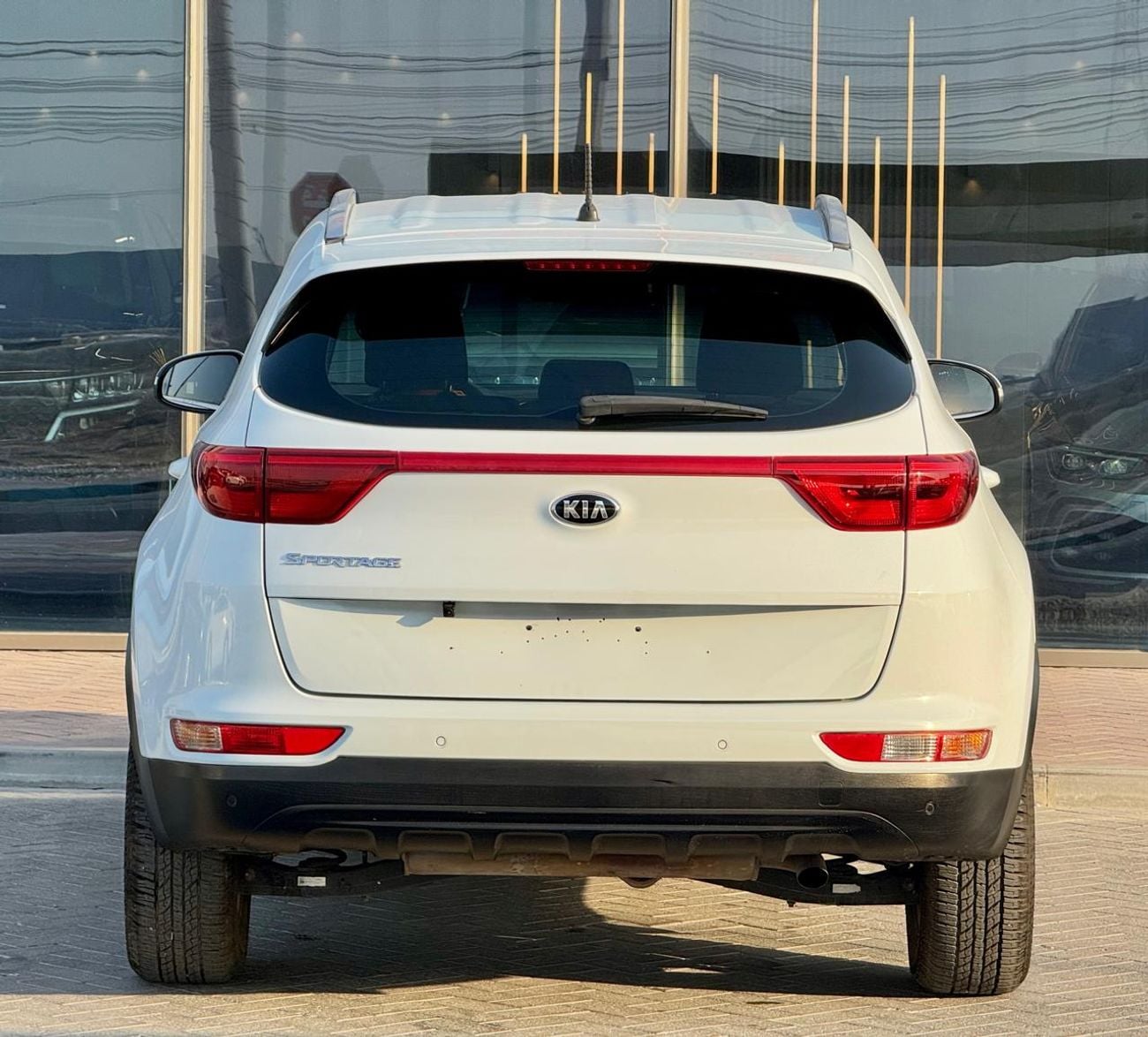 Kia Sportage EX 880X36 /-Monthly l GCC l 2.0 l Cruise, Camera, GPS l Accident Free