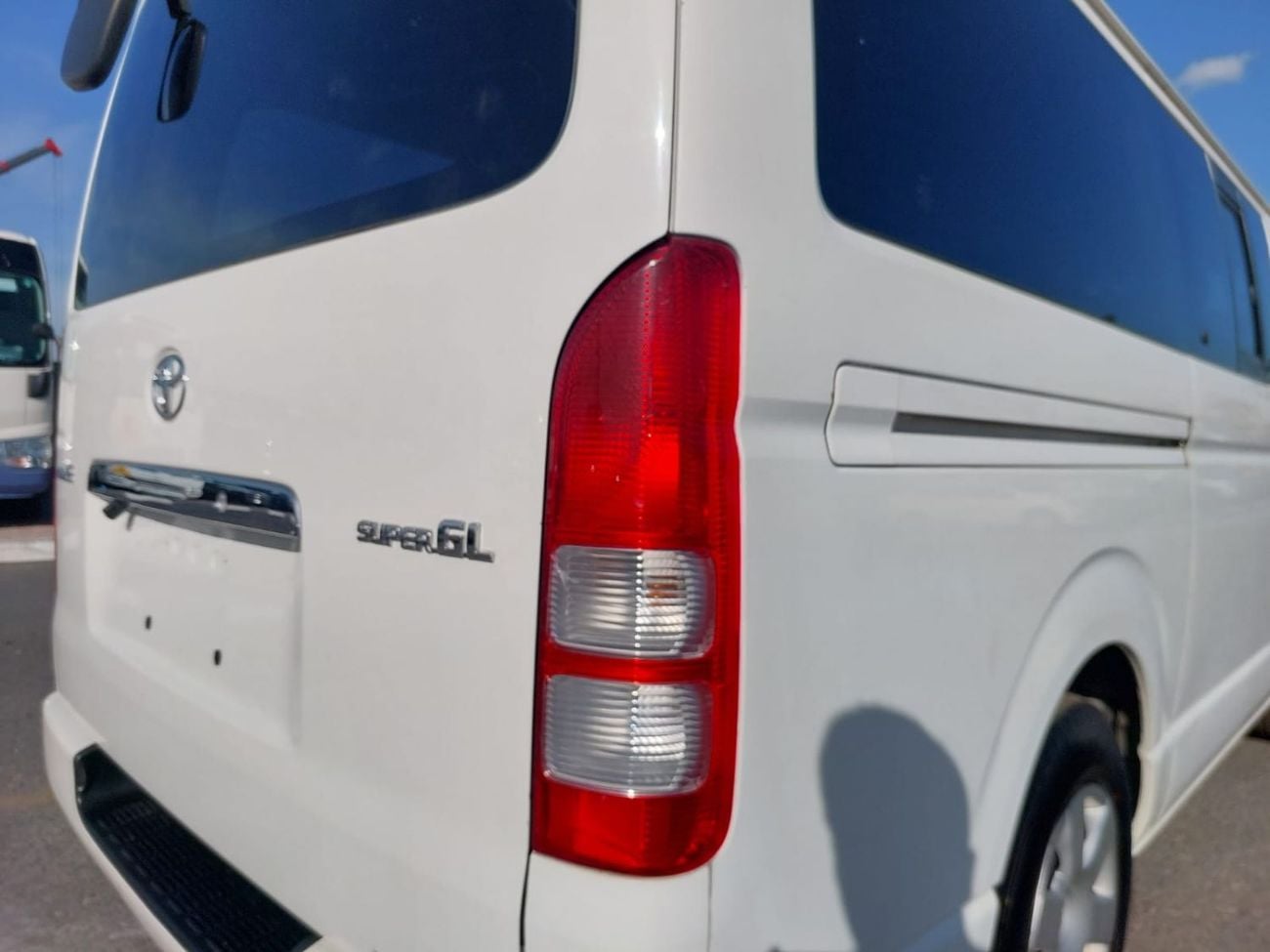 Toyota Hiace TOYOTA HIACE VAN RHD 2007 MODEL 2.0 L PETROL AUTOMATIC(PM69704)