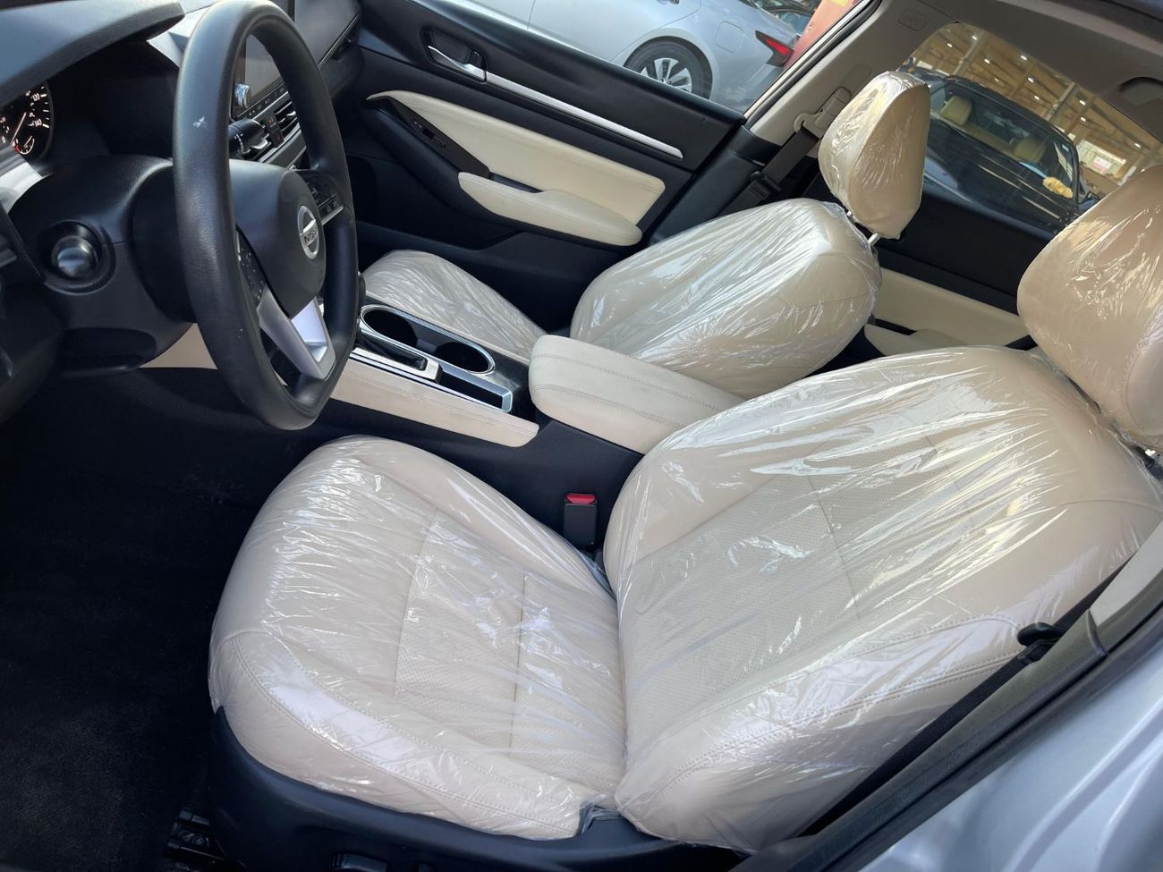 نيسان ألتيما SV / V4 2.5L / رادار / قراءة الطريق / نقطة عمياء / شاشة كبيرة / في حالة ممتازة