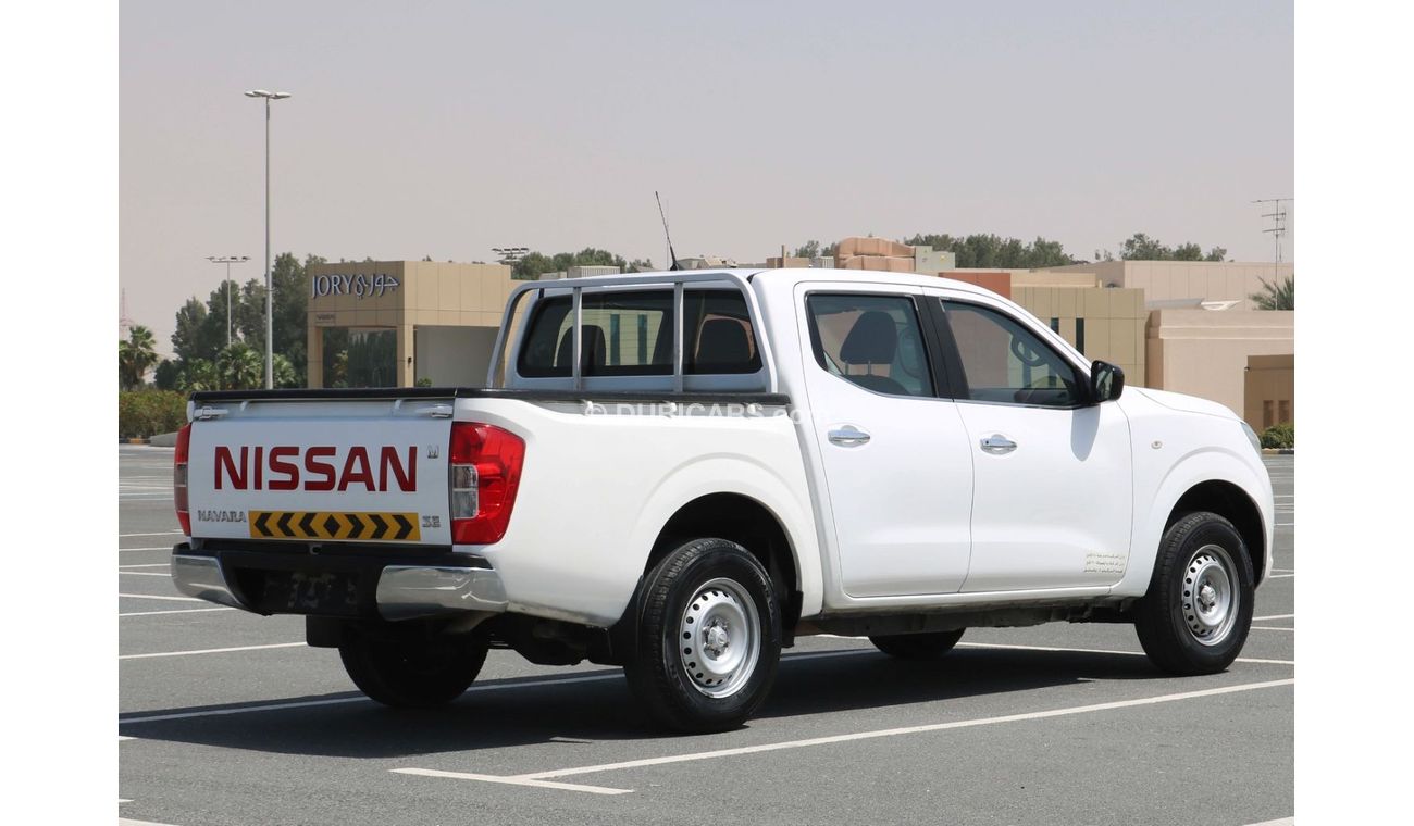 Nissan Navara 2019 | SE | 4X4 PETROL | DOUBLE CABIN | WITH GCC SPECS AND EXCELLENT CONDITION