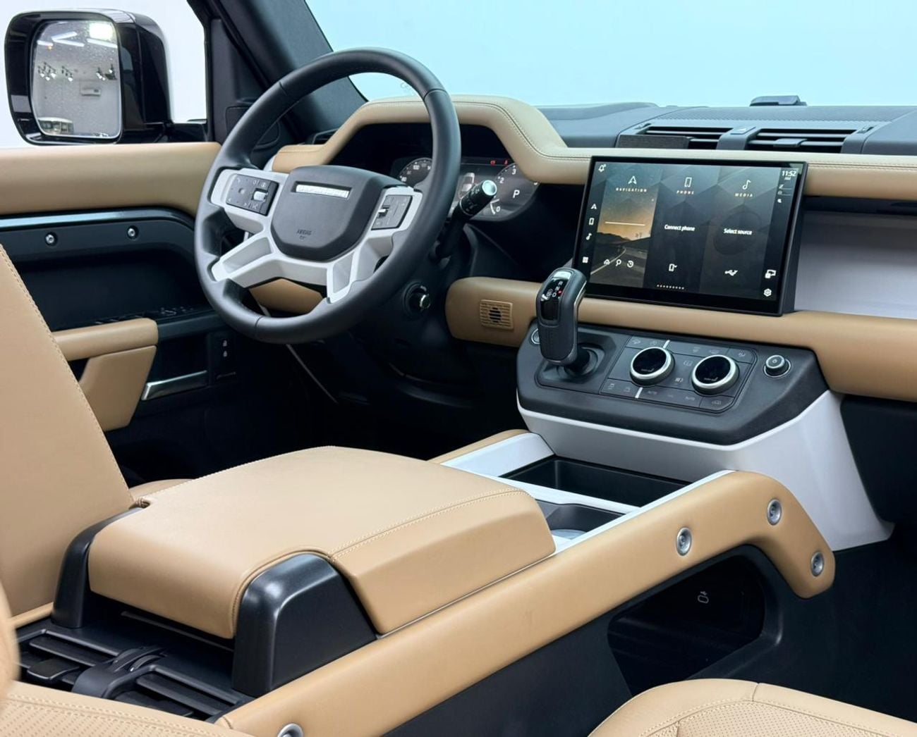 لاند روفر ديفندر P400 110 X-Dynamic SE 3.0L (5 Seater)