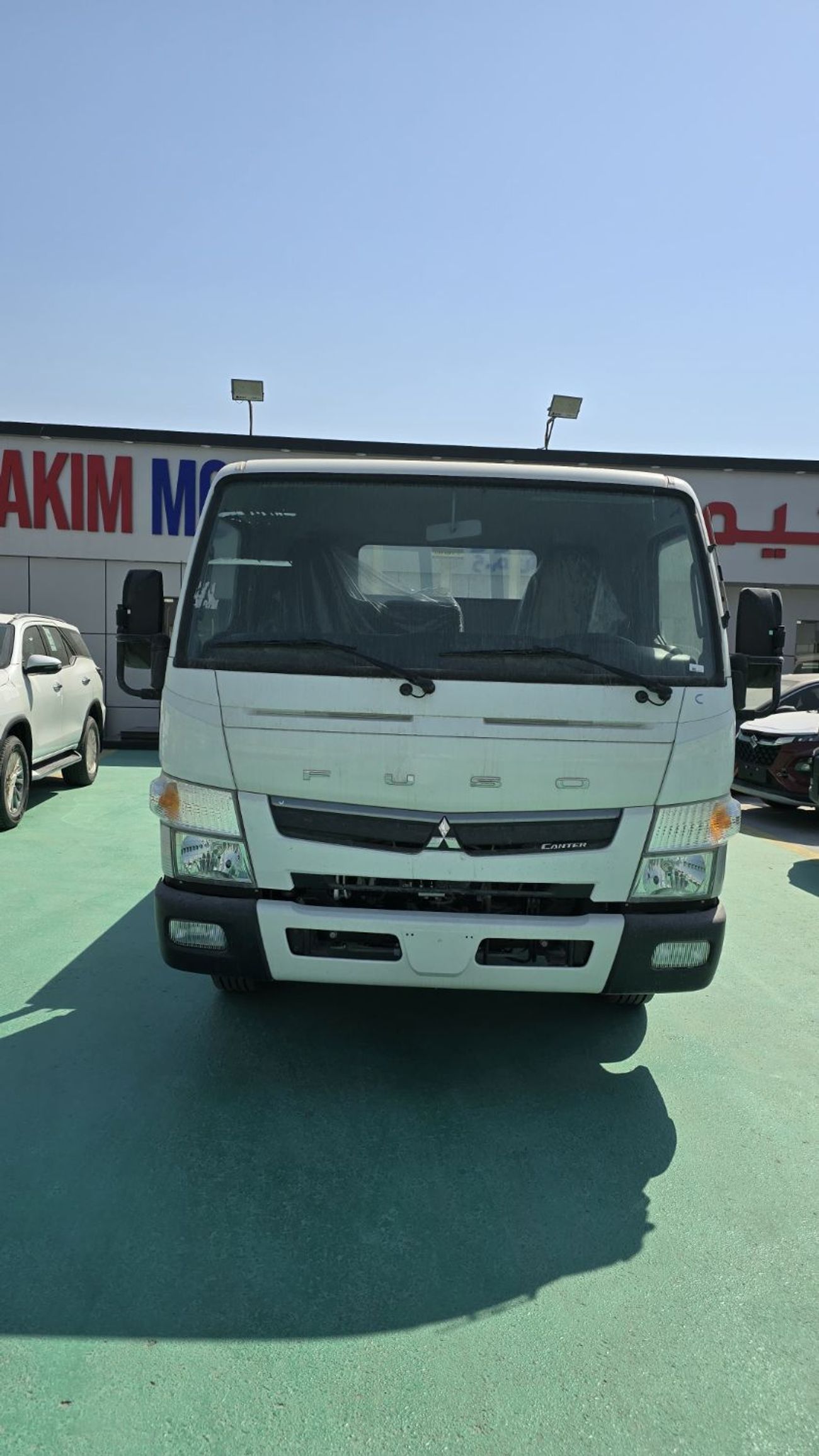 Mitsubishi Canter Van 4.2L 4 TONE 4X2