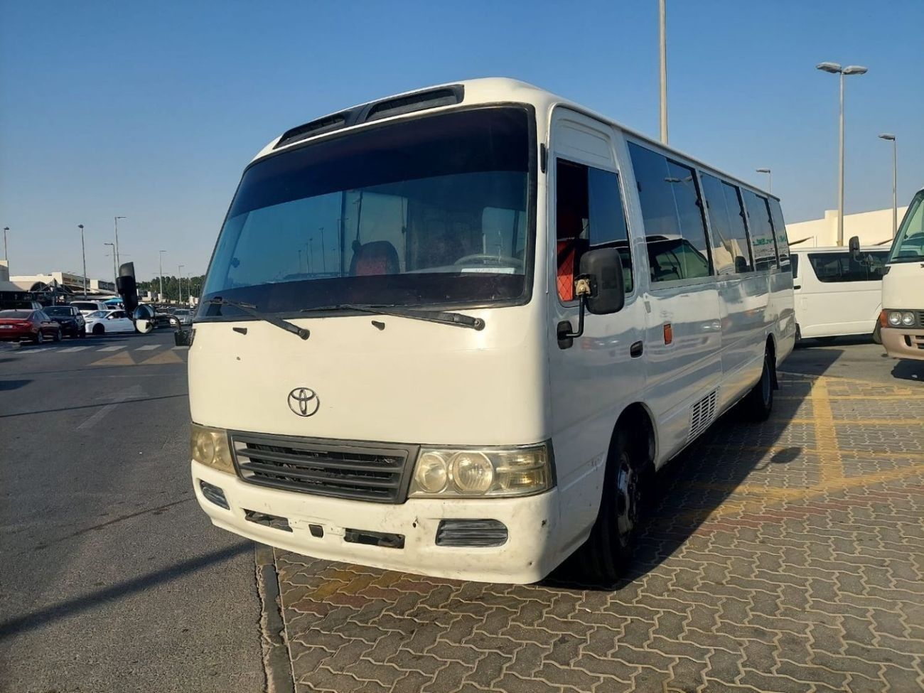 تويوتا كوستر 4.2L DIESEL 22 SEATER MANUAL TRANSMISSION