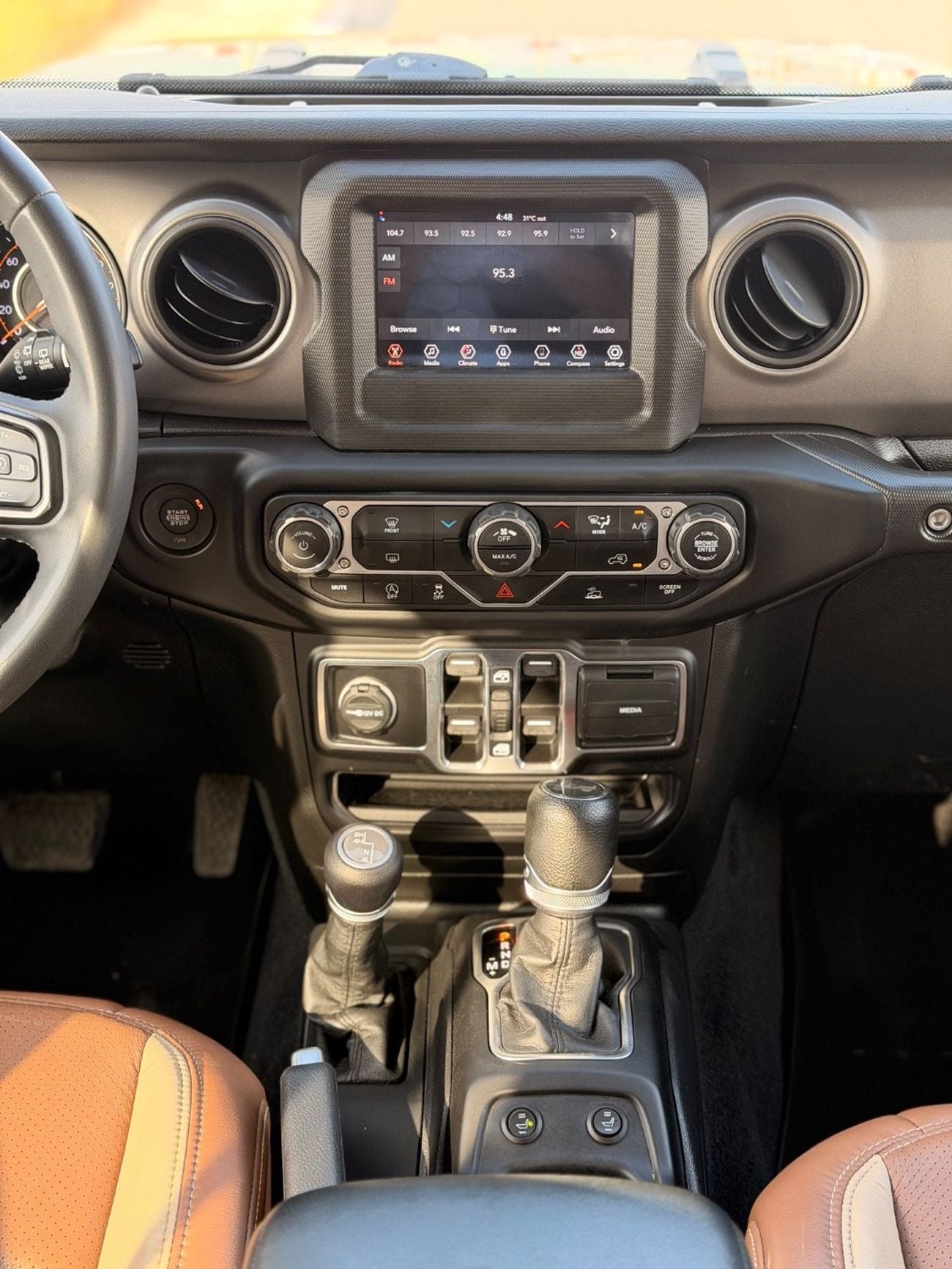 Jeep Wrangler Unlimited Sport S 2.0L A/T Sport 2.0L A/T Full Option