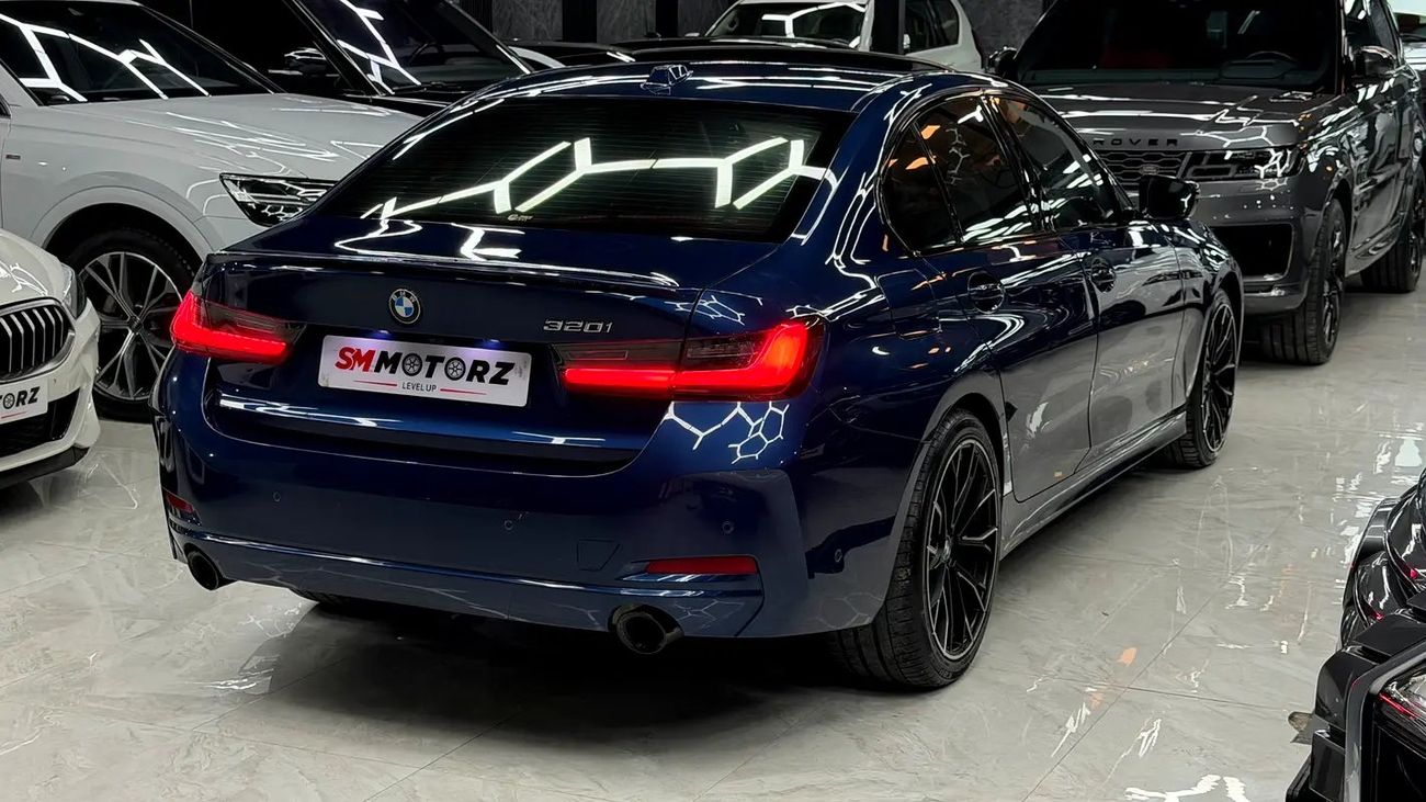 BMW 330i LUXURY LINE