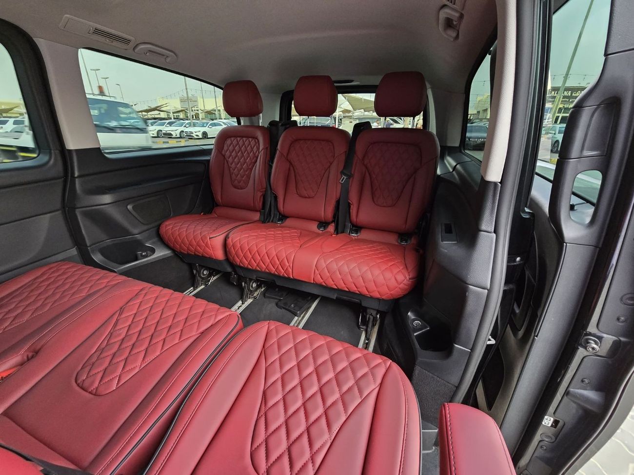 Mercedes Benz V 250 Avantgarde MERCEDES V-250 2016 GCC BODY KIT MAYBACH // PERFECT CONDITION