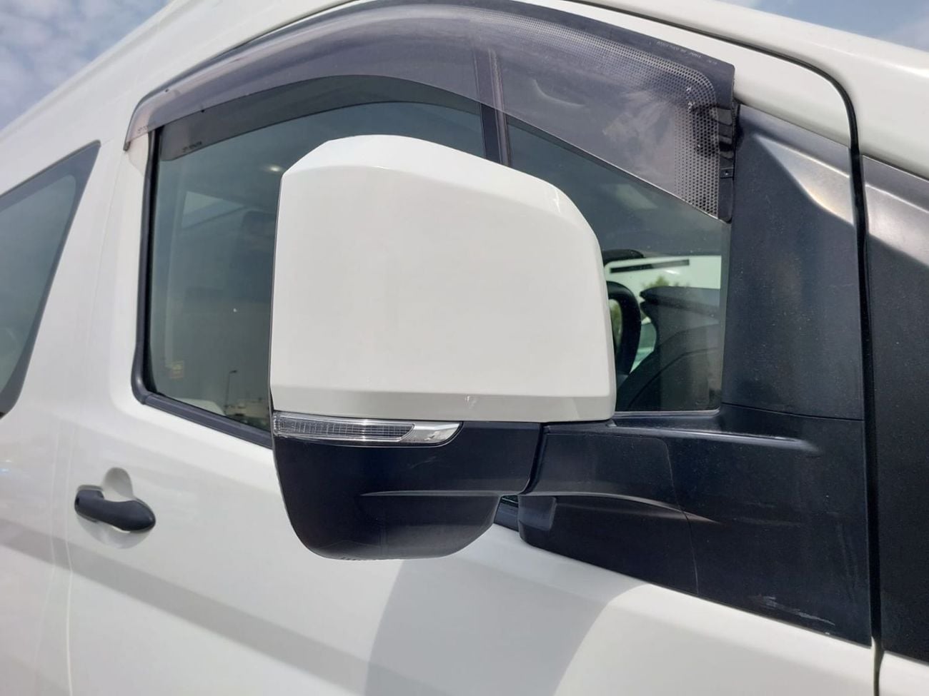 Toyota Hiace TOYOTA HIACE COMMUTER VAN RHD 2020 MODEL 2.8 L DIESEL AUTOMATIC(PM16665)