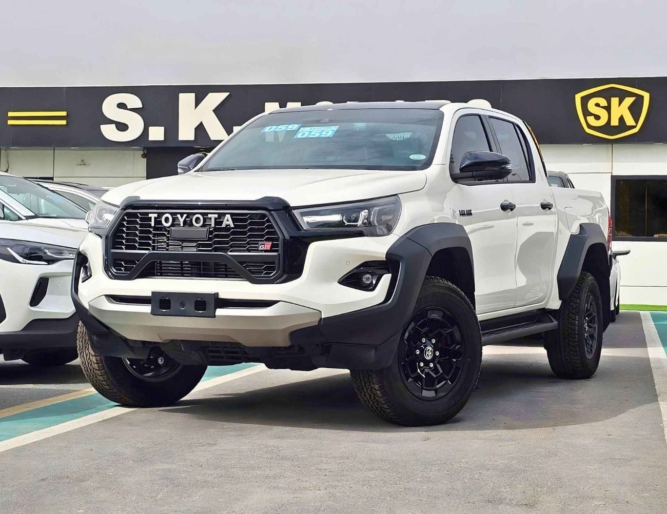 Toyota Hilux GR SPORT 2.8L DIESEL V4 / RADAR / 360*CAMERA / DRIVER PWR SEATS WITH LATHER (CODE# HG