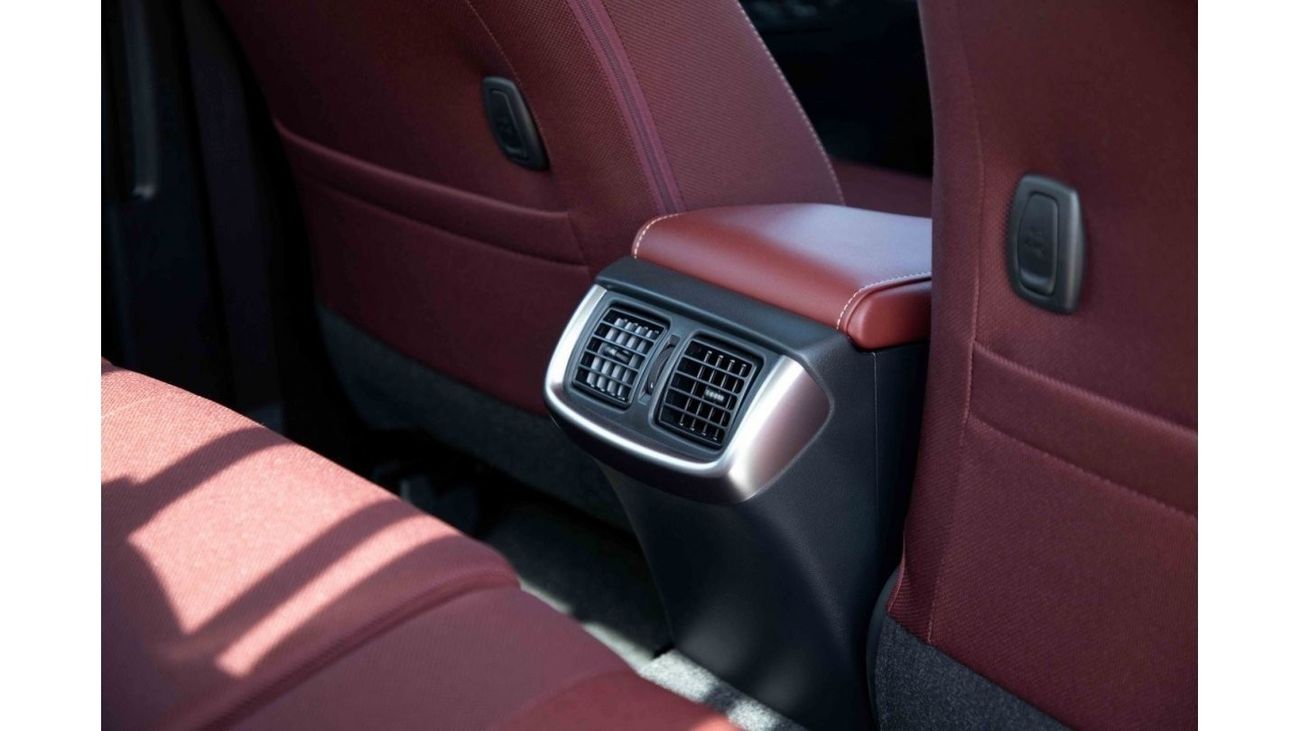 تويوتا هيلوكس تويوتا هيلوكس 4x4 DC 2.8 SR5 - أسود من الداخل عنابي