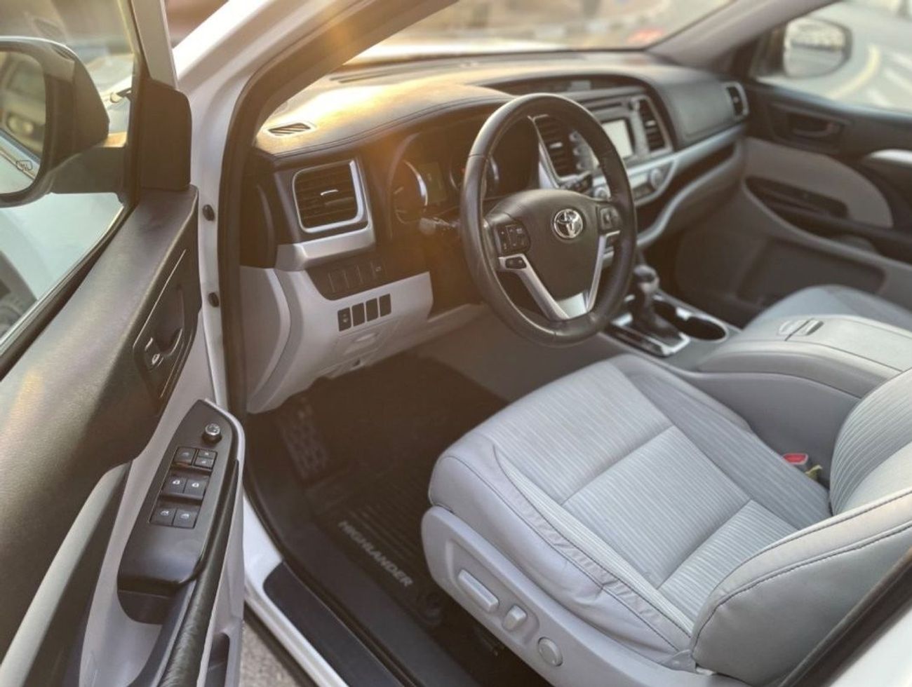 تويوتا هايلاندر 2015 Toyota Highlander LE+ 4x4 AWD - Trunk Auto Rear CAM - 7 Seater - 98,000 Mileage