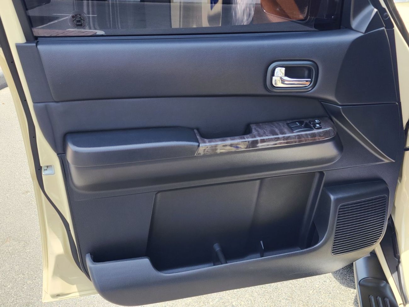 Nissan Patrol Super Safari 2-Doors | Automatic | Slightly Used | Under Official Dealer Warranty | Full Option