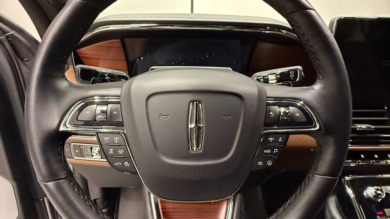 Lincoln Navigator Std 3.5L | GCC Specs | Warranty & Service Contract Until 2029 | Only 5,000 KM