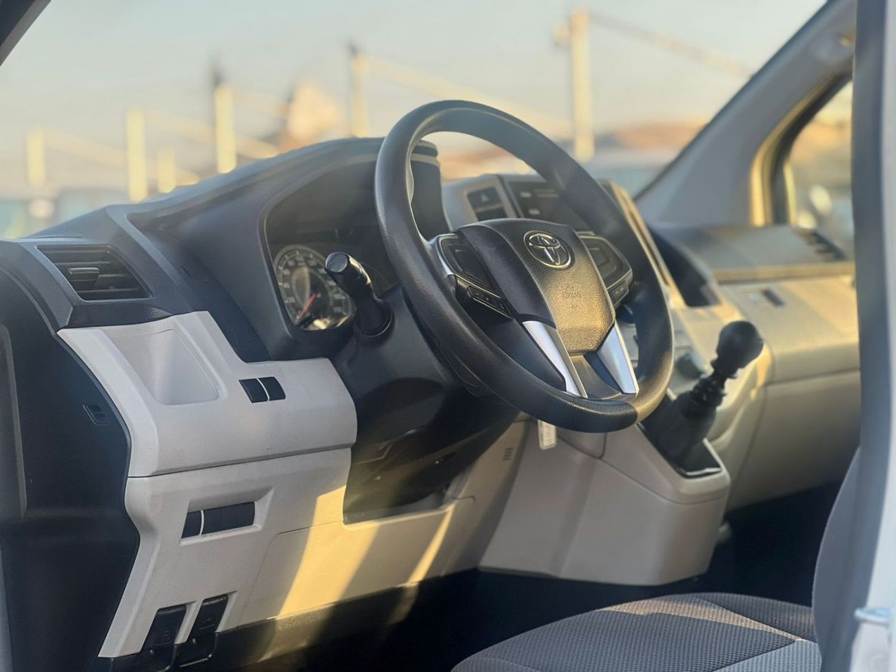 تويوتا هاياس 2021 Toyota Hiace 3.5L V6 FWD - GCC- Passenger - Patrol Manual - 13 Seater - No Accident