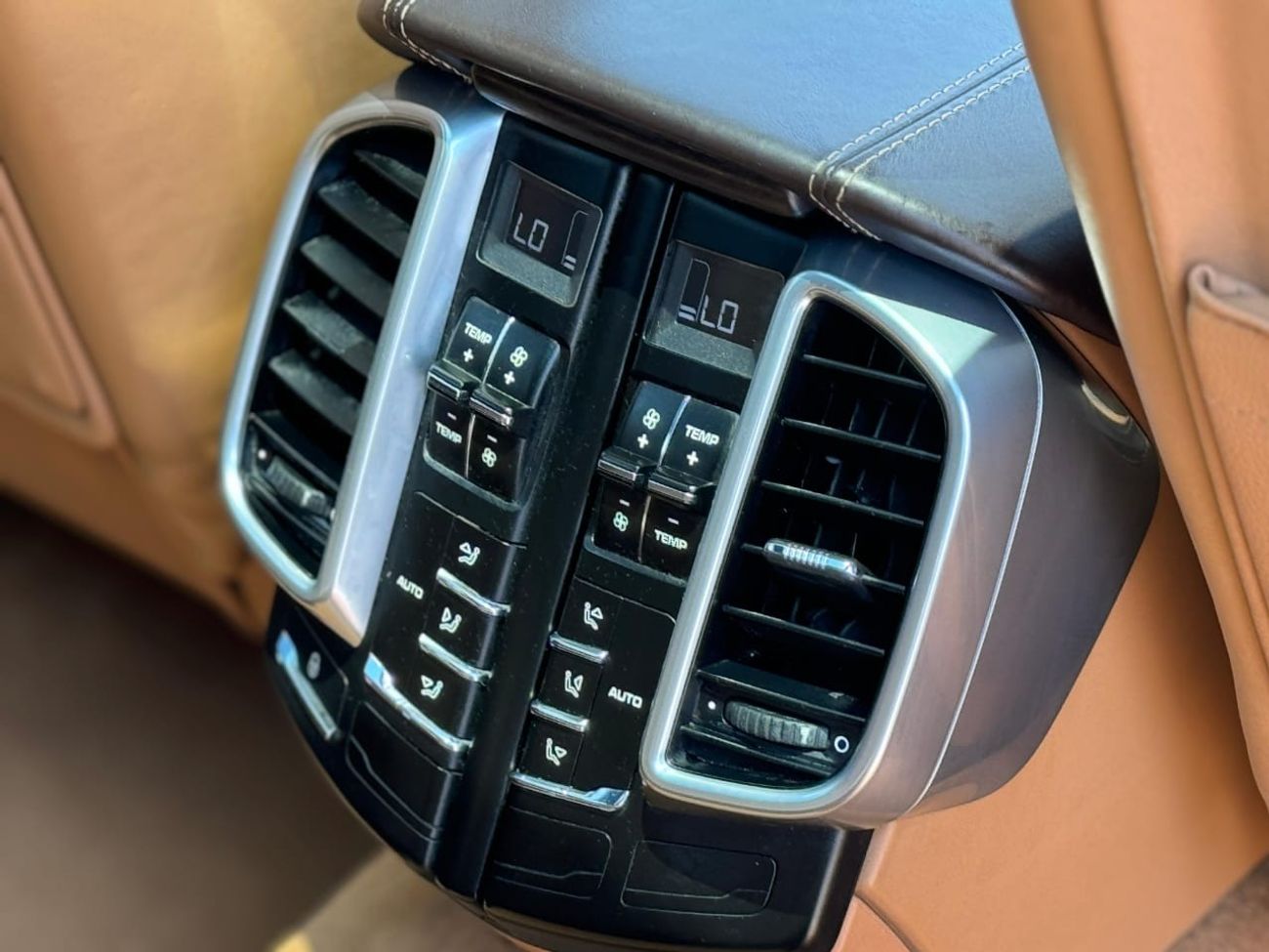 Porsche Cayenne Porsche Cayenne S / 2014 / Only 91,000KM / GCC / Free Accident