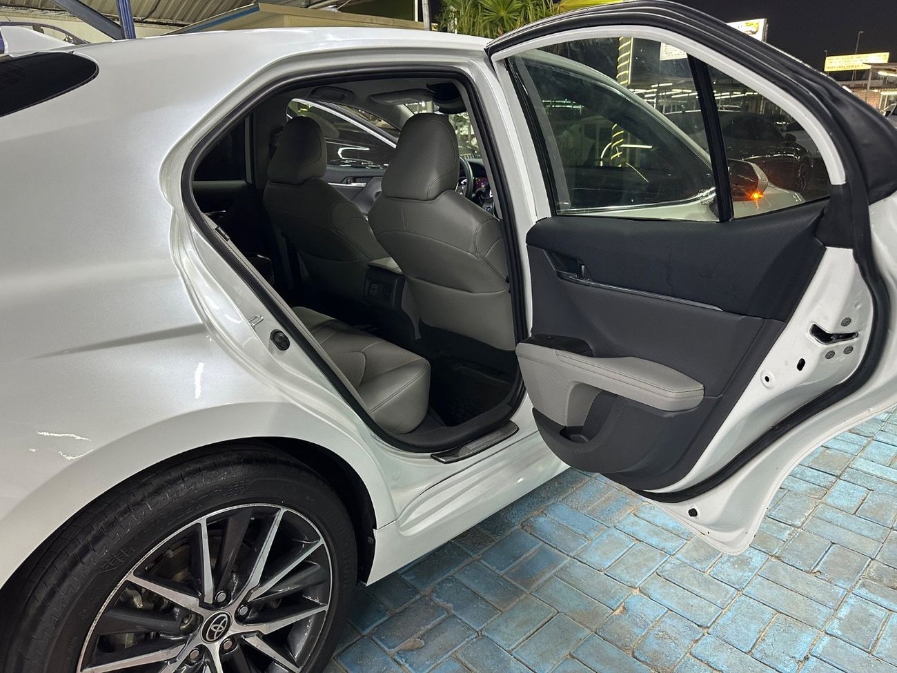 Toyota Camry XLE 2.5L