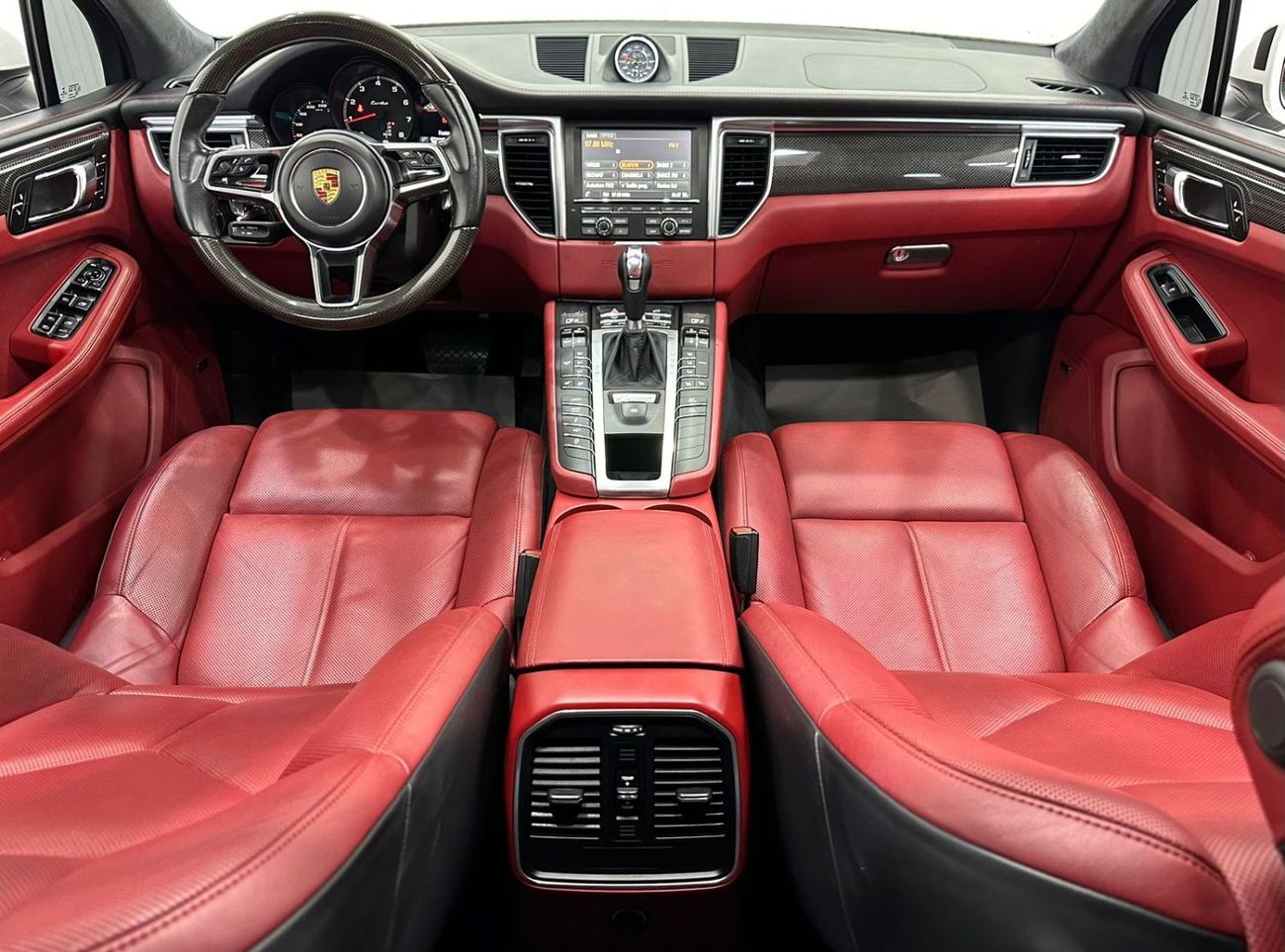 Porsche Macan 2015 Porsche Macan Turbo, Full Service History, Carbon Fiber Package, Excellent Condition, GCC