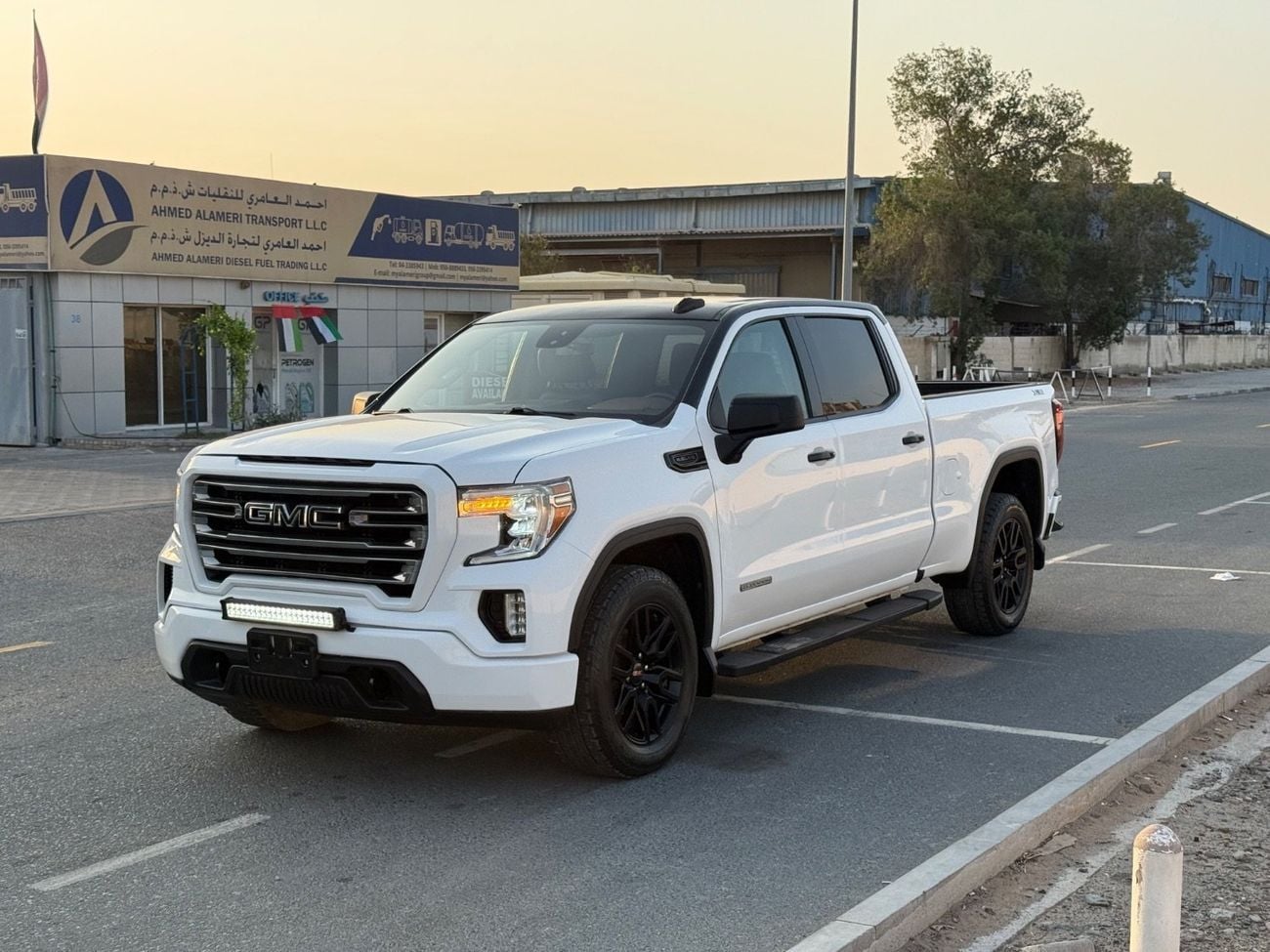 جي أم سي سييرا 1500 CREWCAB ELEVATION 5.3L V8 AT4 Crew Cab (AWD)