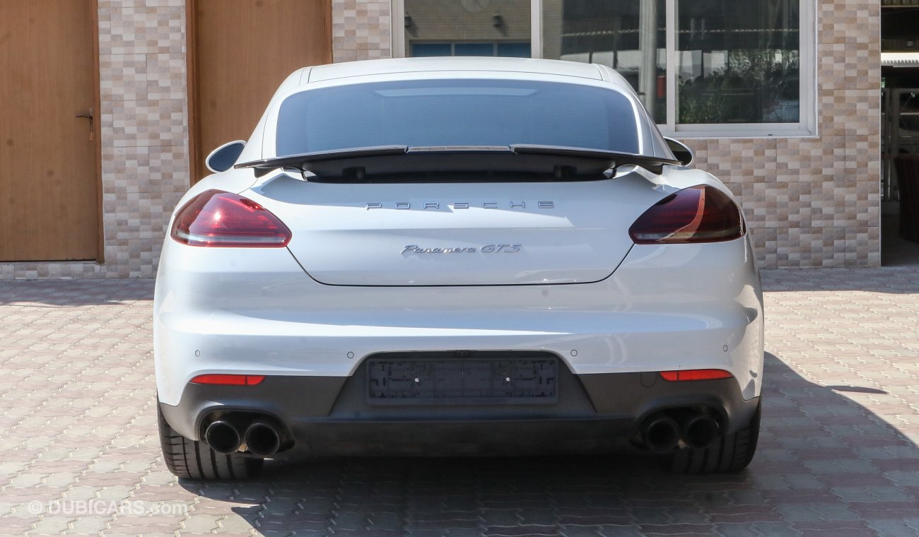 Porsche Panamera GTS 4.8 V8