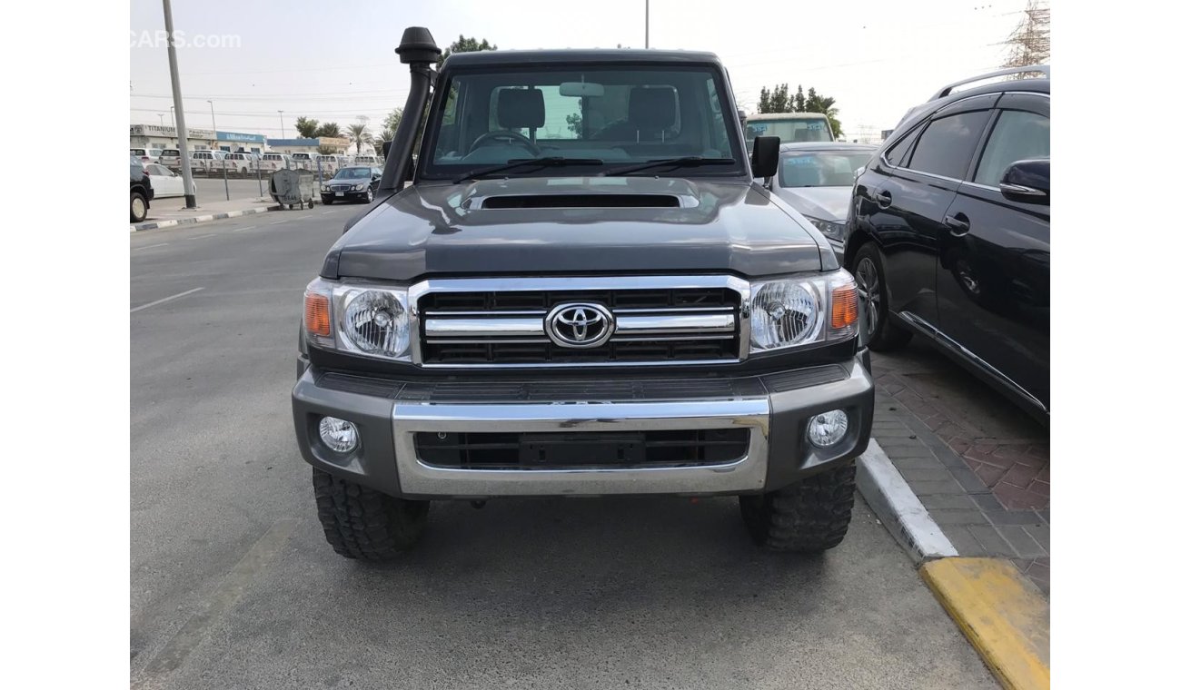 Toyota Land Cruiser Pick Up GXL single cab pick up diesel manual 1VD 4.5 diesel for export only -