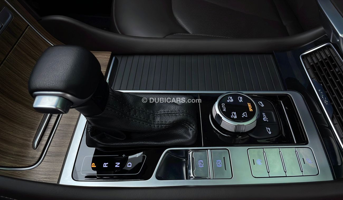 أم جي RX8 LUX 2000