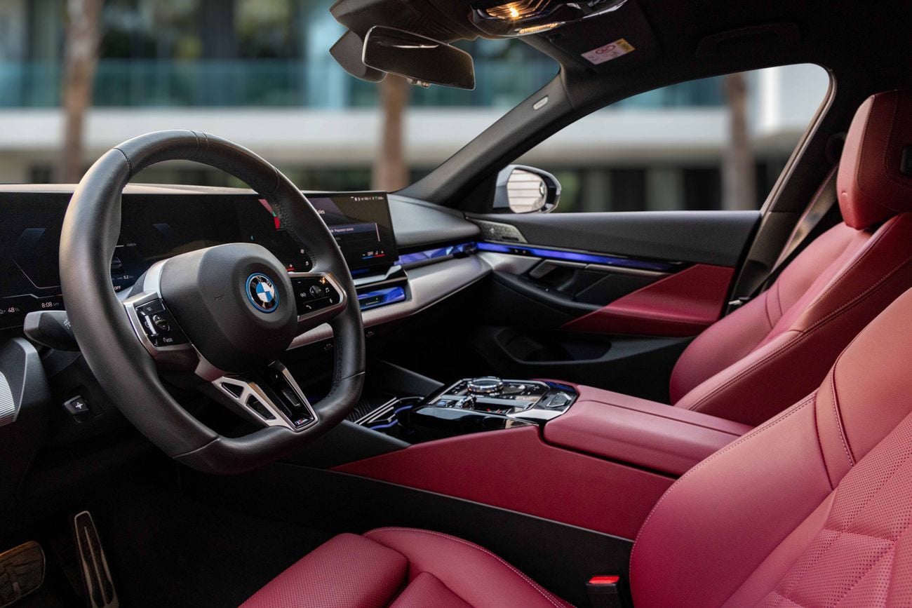BMW i5 i5 eDrive40 M Sport | 3,917 P.M | 0% Downpayment | AGENCY WARRANTY/SERVICE