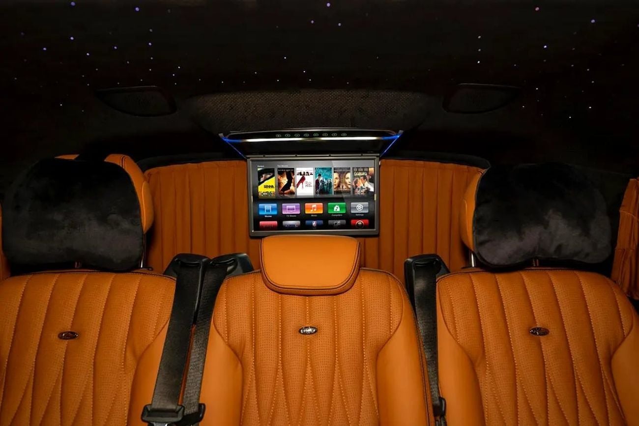 Mercedes Benz V300 NEW ARRIVAL MODEL LUXURY MERCEDES GCC V300 with ADDITIONAL REAR AC-2 YEARS WARRANTY BY VLINE