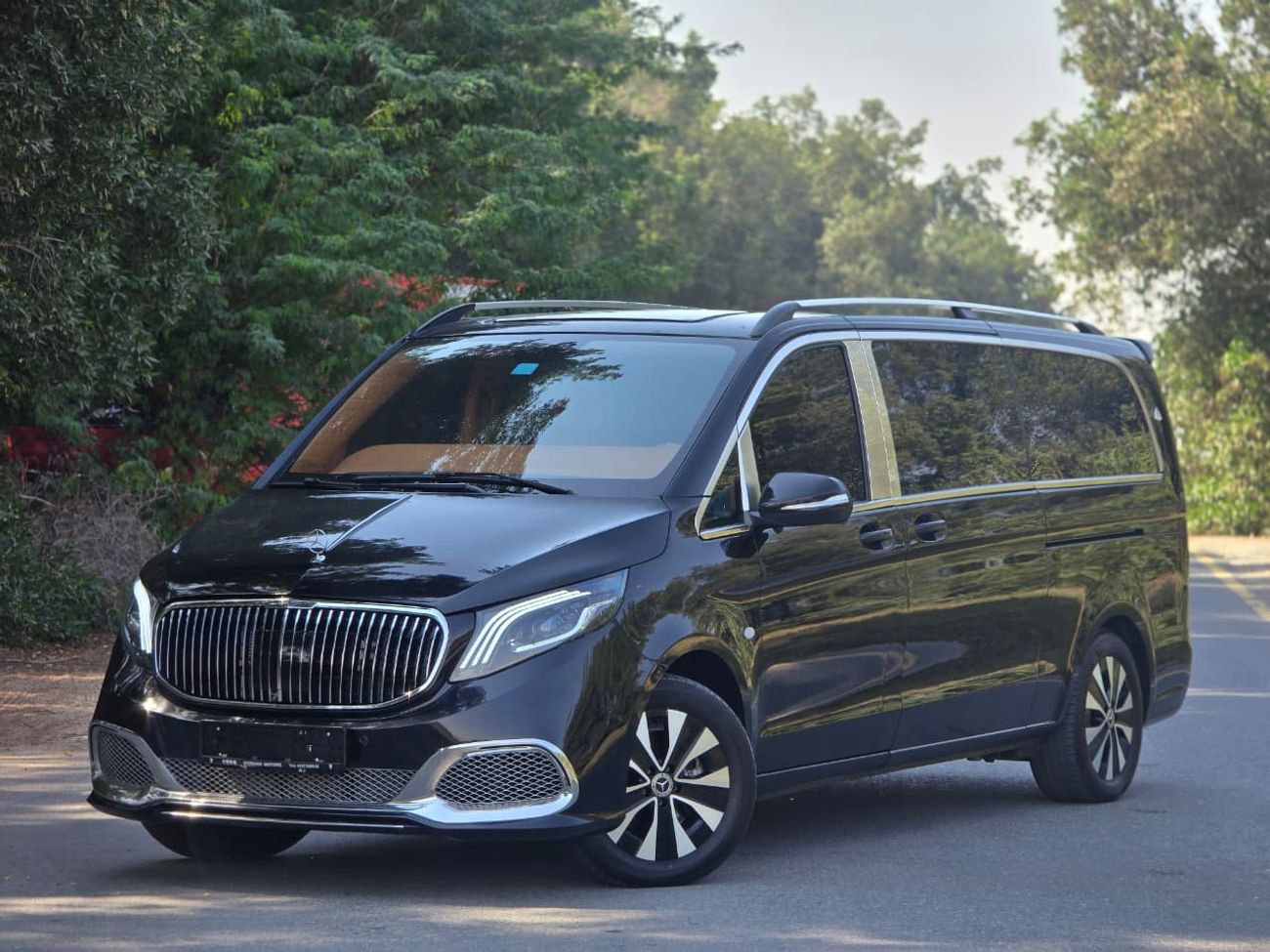 Mercedes-Benz V 250 Std 2.1L MERCEDES VITO 2023 // 2KEYS // LOW MILEGE // MAYBACH BODY KIT // PERFECT CONDITION