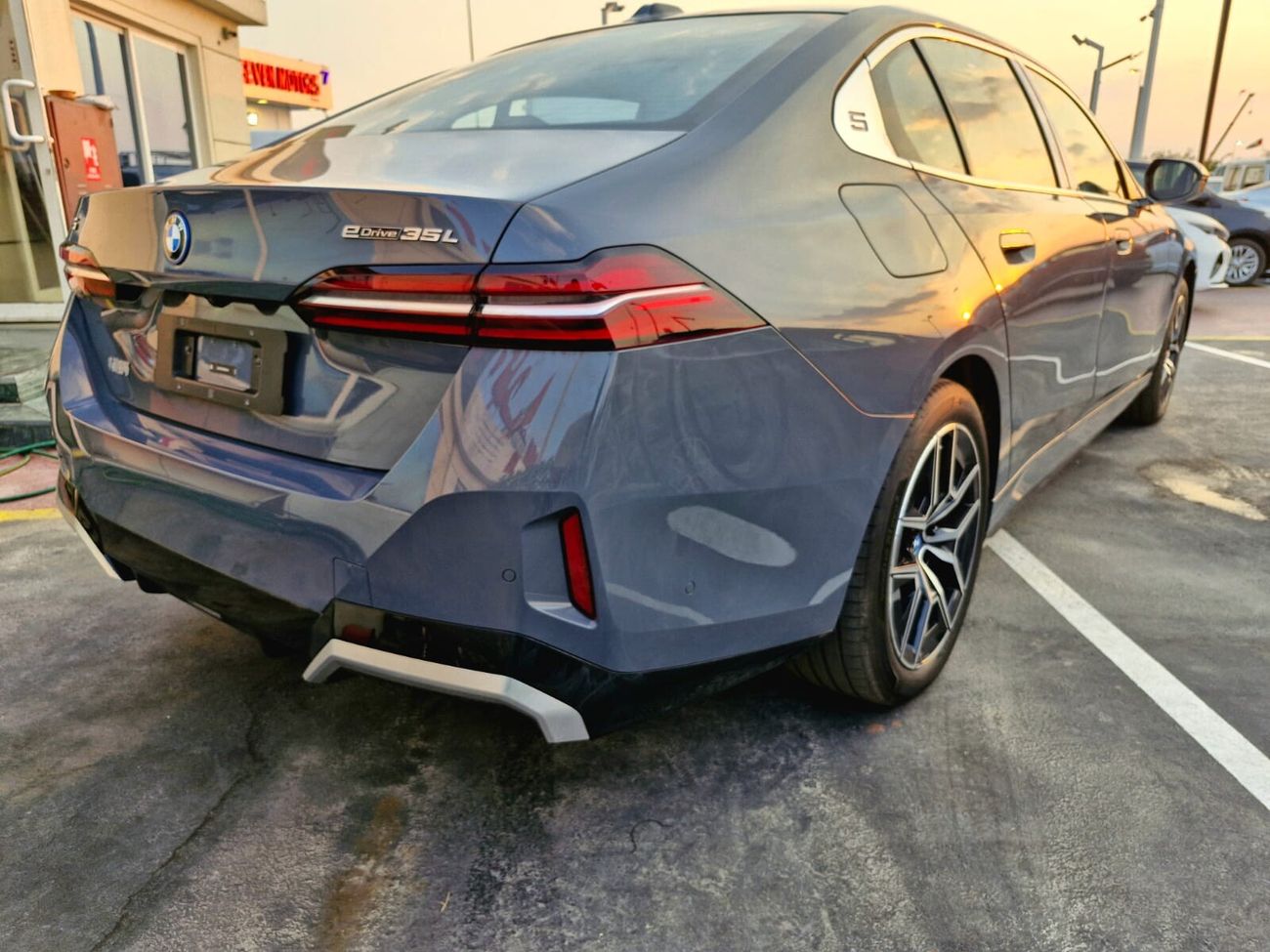 BMW i5 2024 BMW i5 35L Long Exclusive – Freezone | Export & UAE Registration Available!