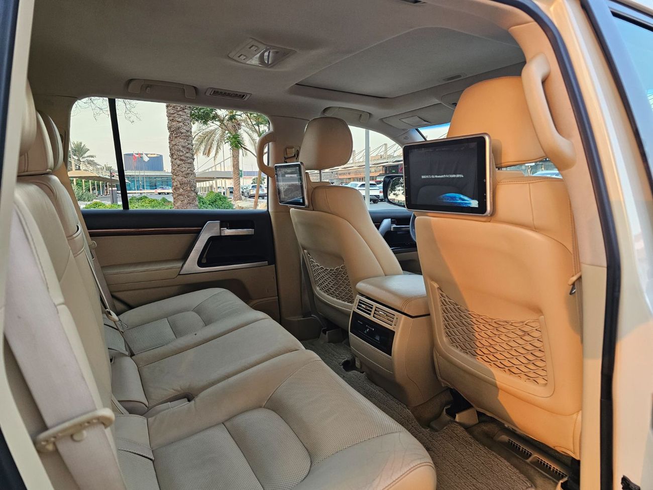 Toyota Land Cruiser GXR 5.7L 4WD