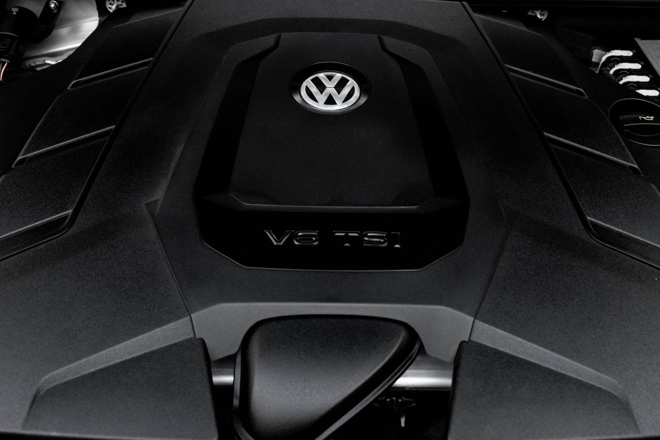 Volkswagen Touareg Touareg Atmosphere Highline | 2,742 P.M | 0% Downpayment | Low Kms | Warranty!