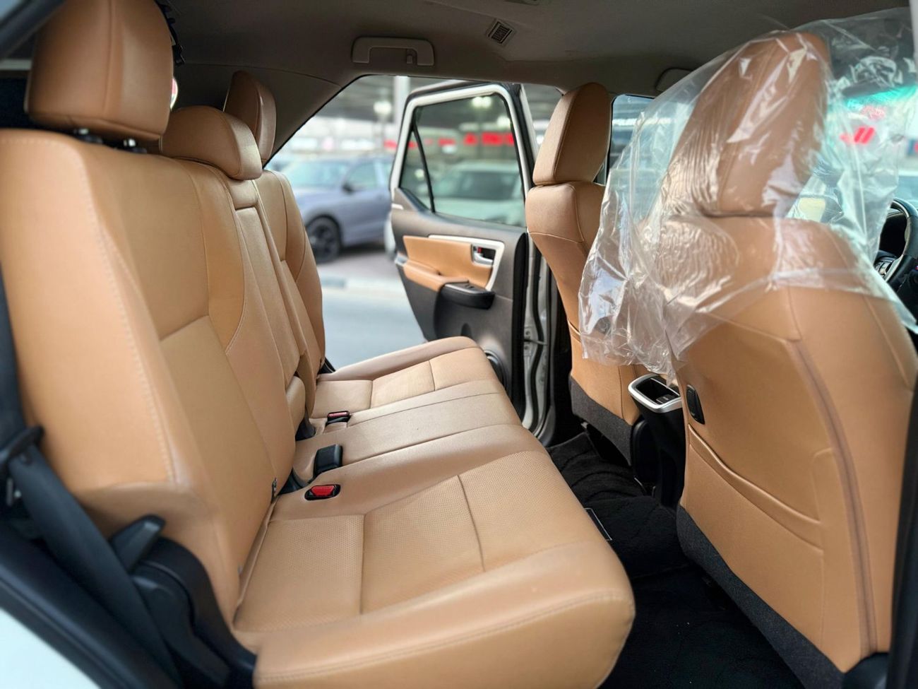 Toyota Fortuner Toyota fortuner 2019 white with orange interior LHD gcc specs 7 seaters