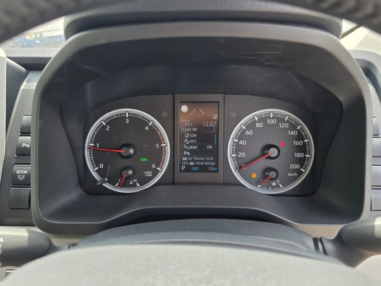 Toyota Hiace TOYOTA HIACE COMMUTER VAN RHD 2024 MODEL 2.8 L DIESEL AUTOMATIC(PM58033)