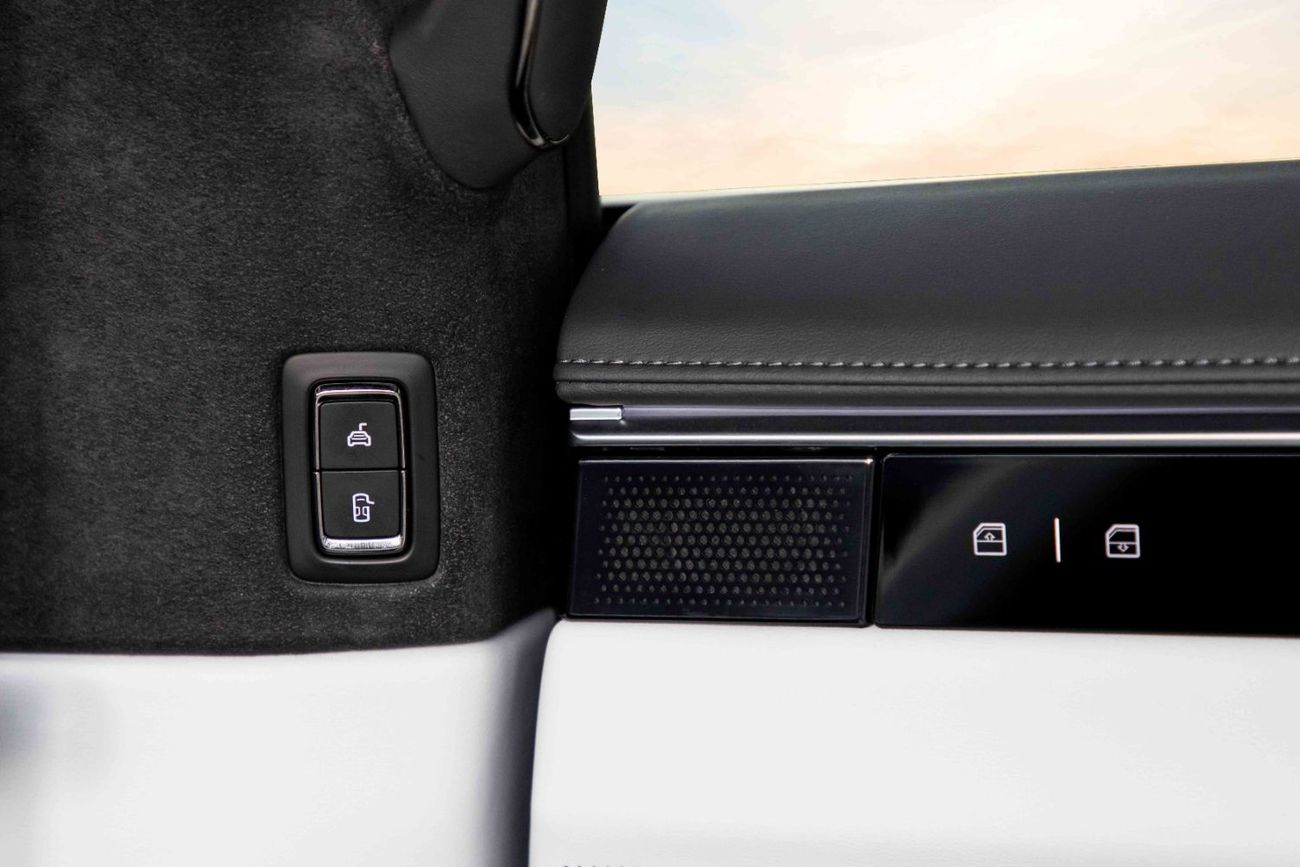 HiPhi X 2022  HIPHI X - Flagship - Grey inside White | Export Only