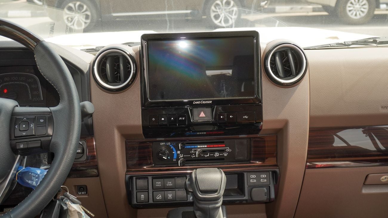 Toyota Land Cruiser 70 LX 2.8L DIESEL A/T