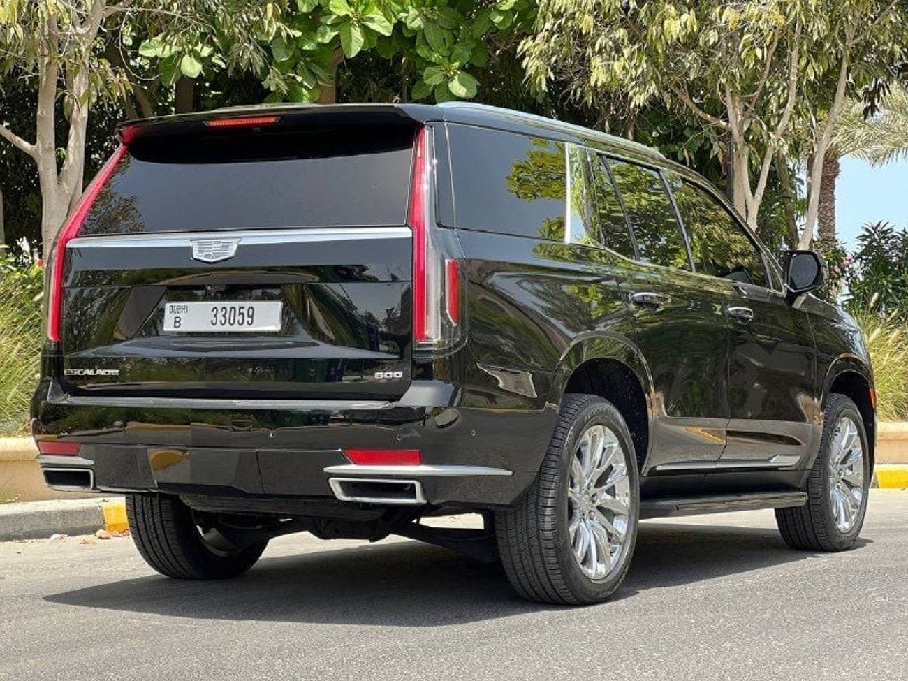 Cadillac Escalade Luxury 6.2L LUXURY PLATINUM 6.2L V8 PTR A/T // 2022 // FULL OPTION WITH RADAR , 360 CAMERA , HEADUP