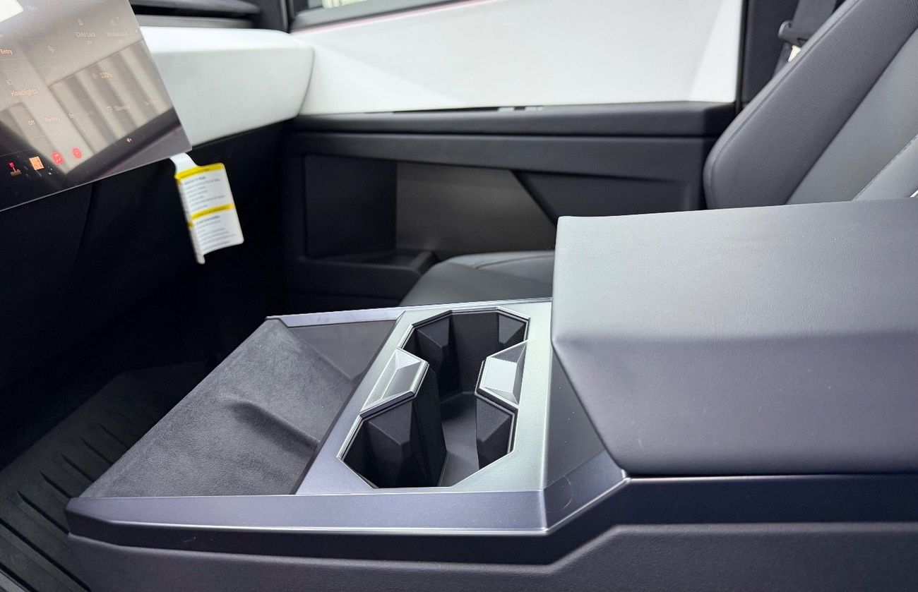 Tesla Cybertruck Foundation Series .. 3 motor