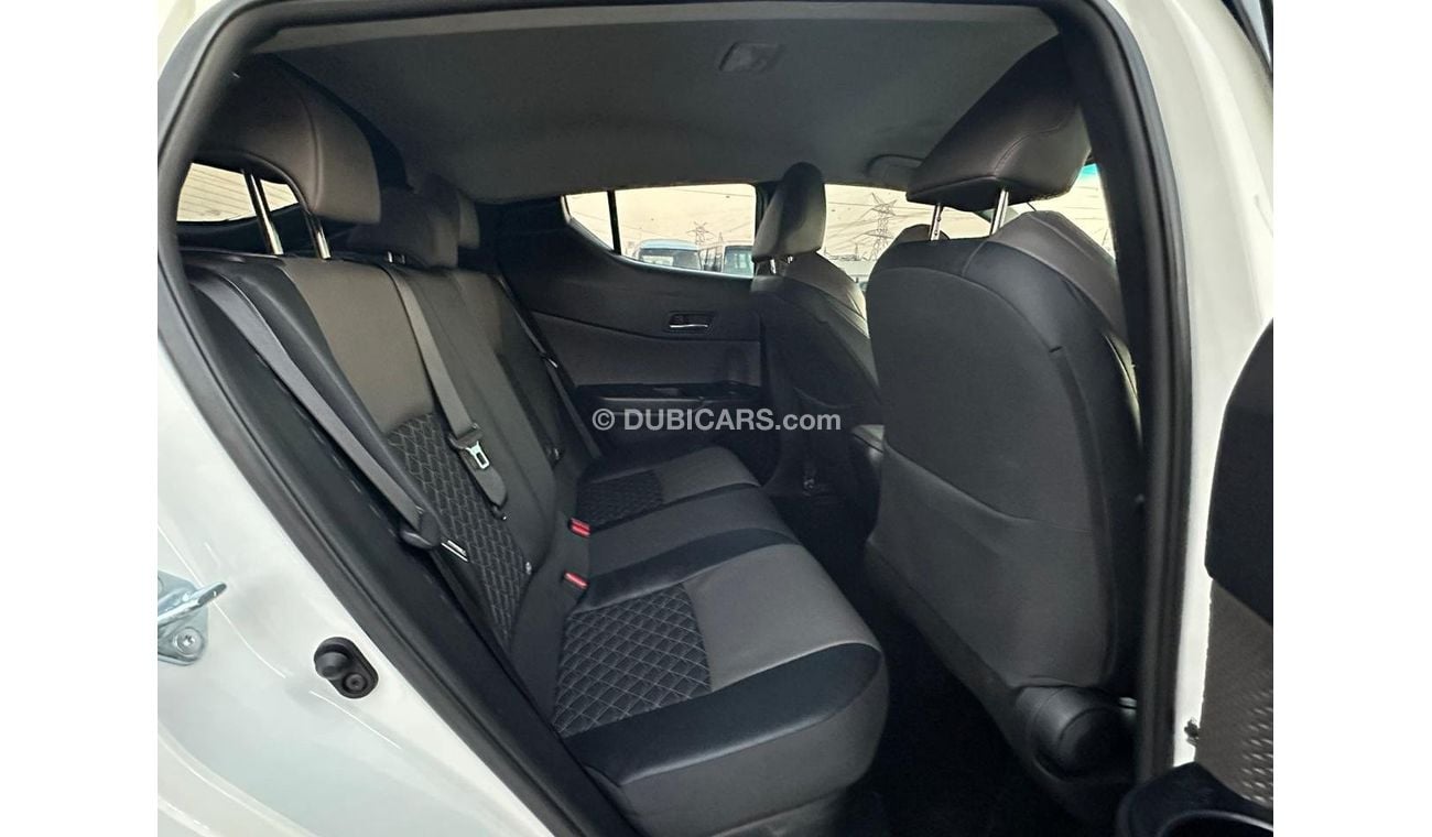 Toyota CHR Dynamic Toyota Ch-R 2021 Hybrid