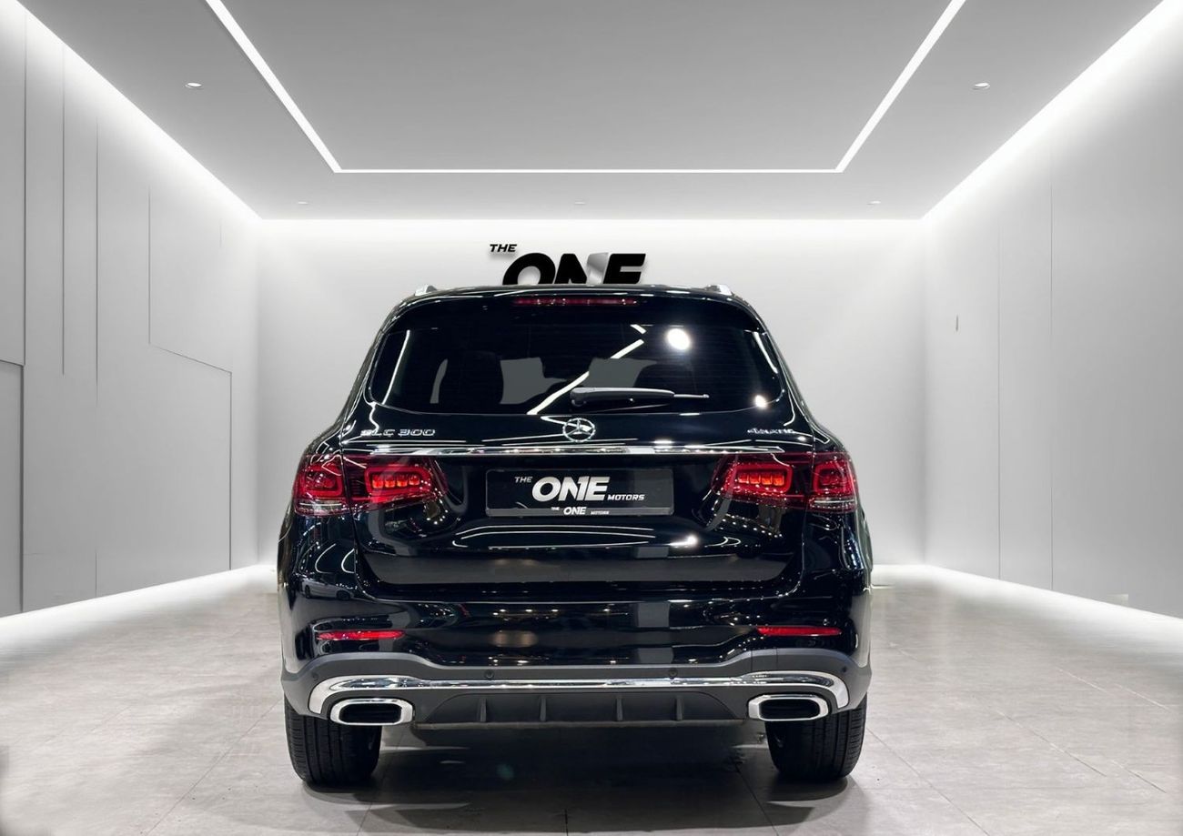 مرسيدس بنز GLC 300 4MATIC 2.0L