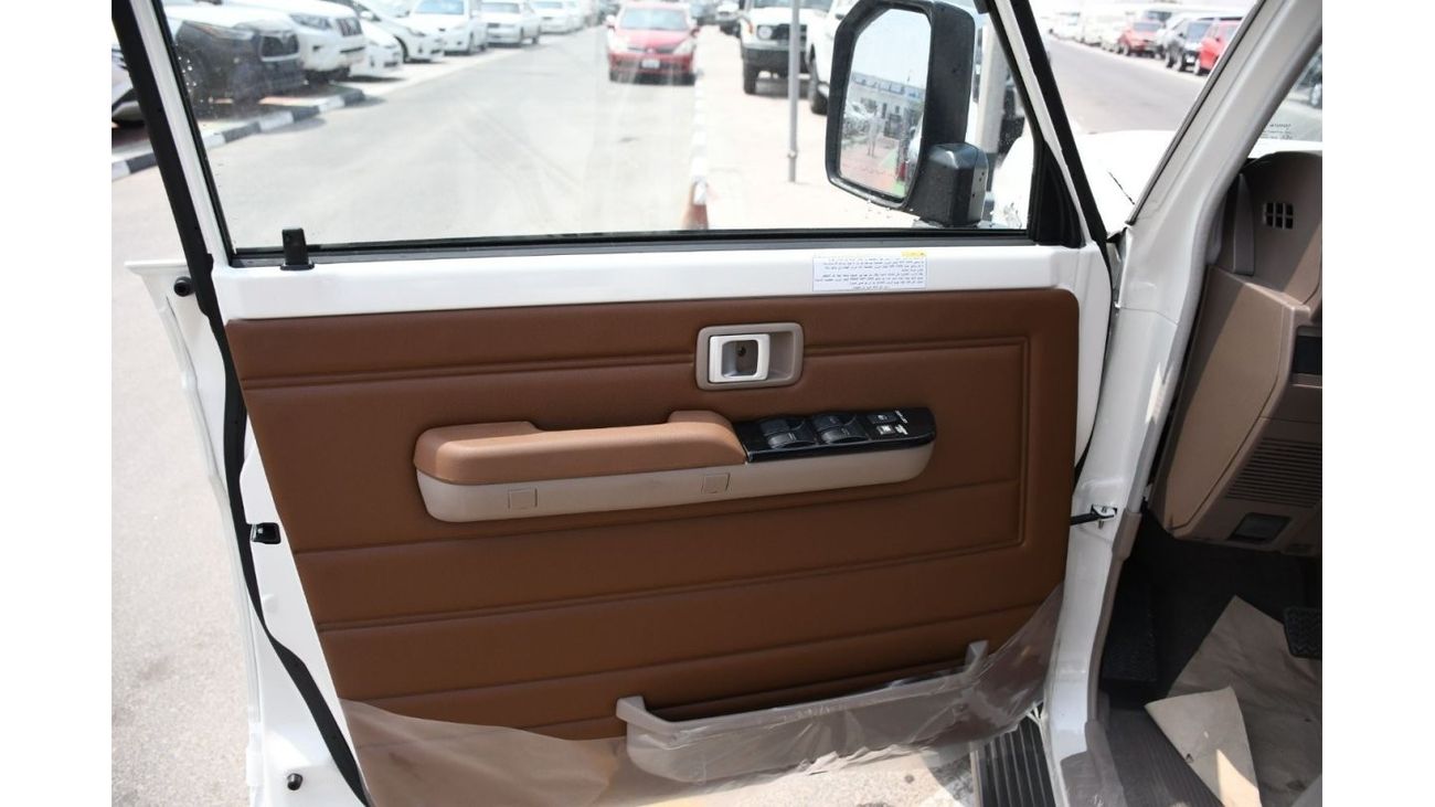 تويوتا لاند كروزر 70 LX 4.0L V6 Petrol Automatic