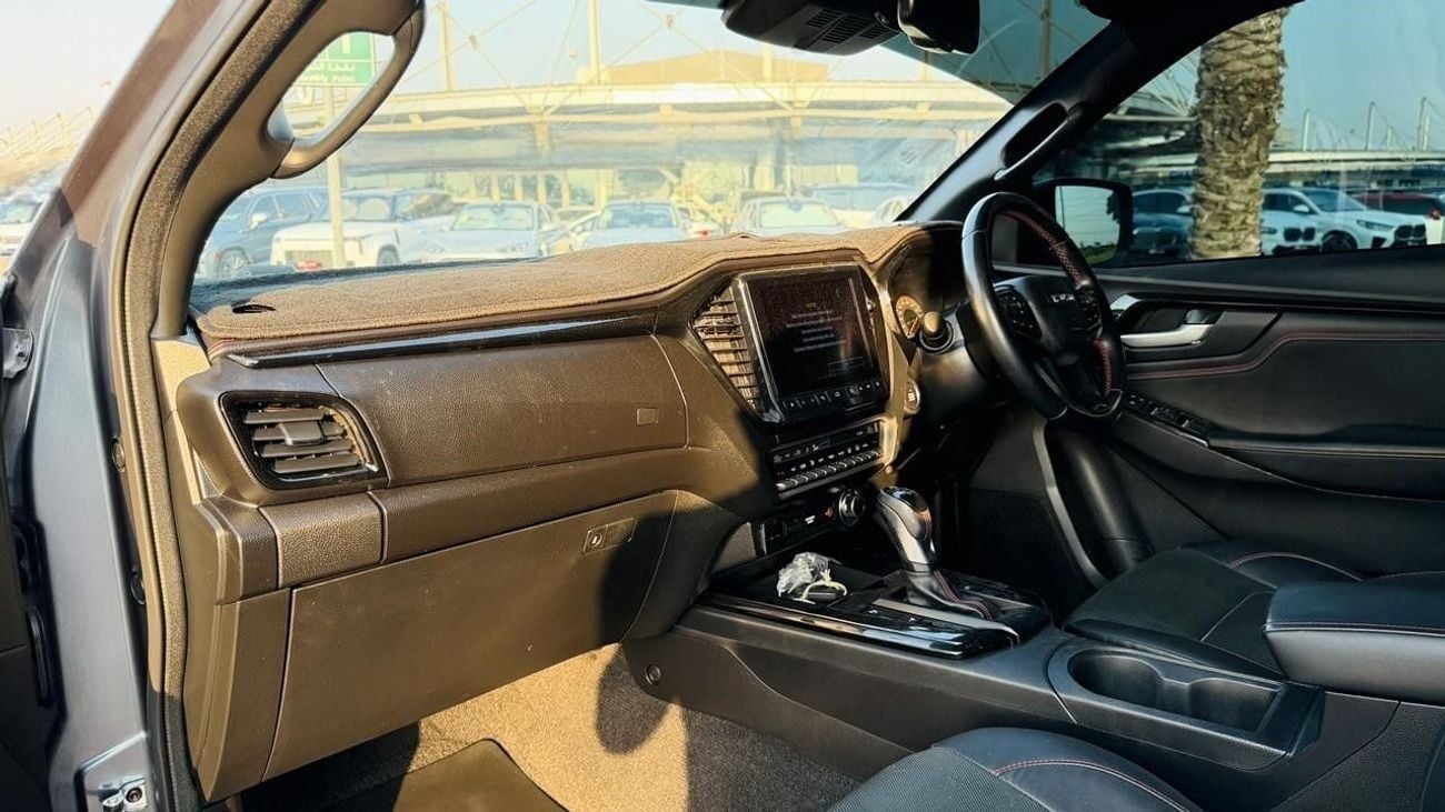 إيسوزو D ماكس X-TERRAIN | HEAVY OFF-ROAD FRONT BUMPER | PUSH START | REAR VIEW CAMERA | AT | 3.0L DIESEL | POWER S
