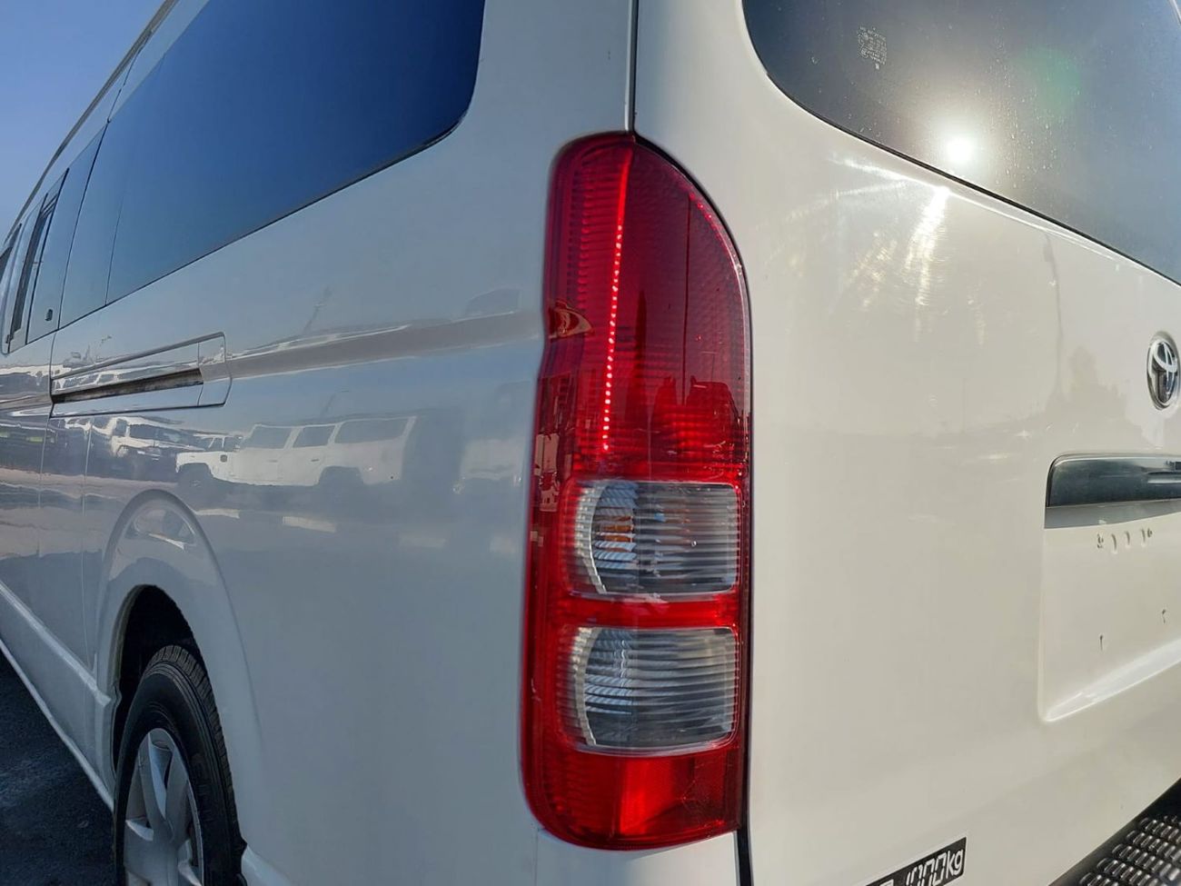 تويوتا هاياس TOYOTA HIACE COMMUTER VAN RHD 2015 MODEL 3.0 L DIESEL AUTOMATIC(PM16486)