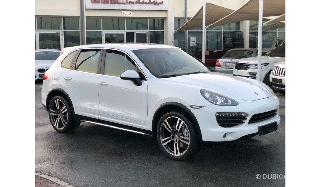 Porsche Cayenne PORSCHE Cayenne S MODEL 2013 GCC CAR PERFECT CONDITION FULL OPTION PANORAMIC ROOF LEATHER SEATS